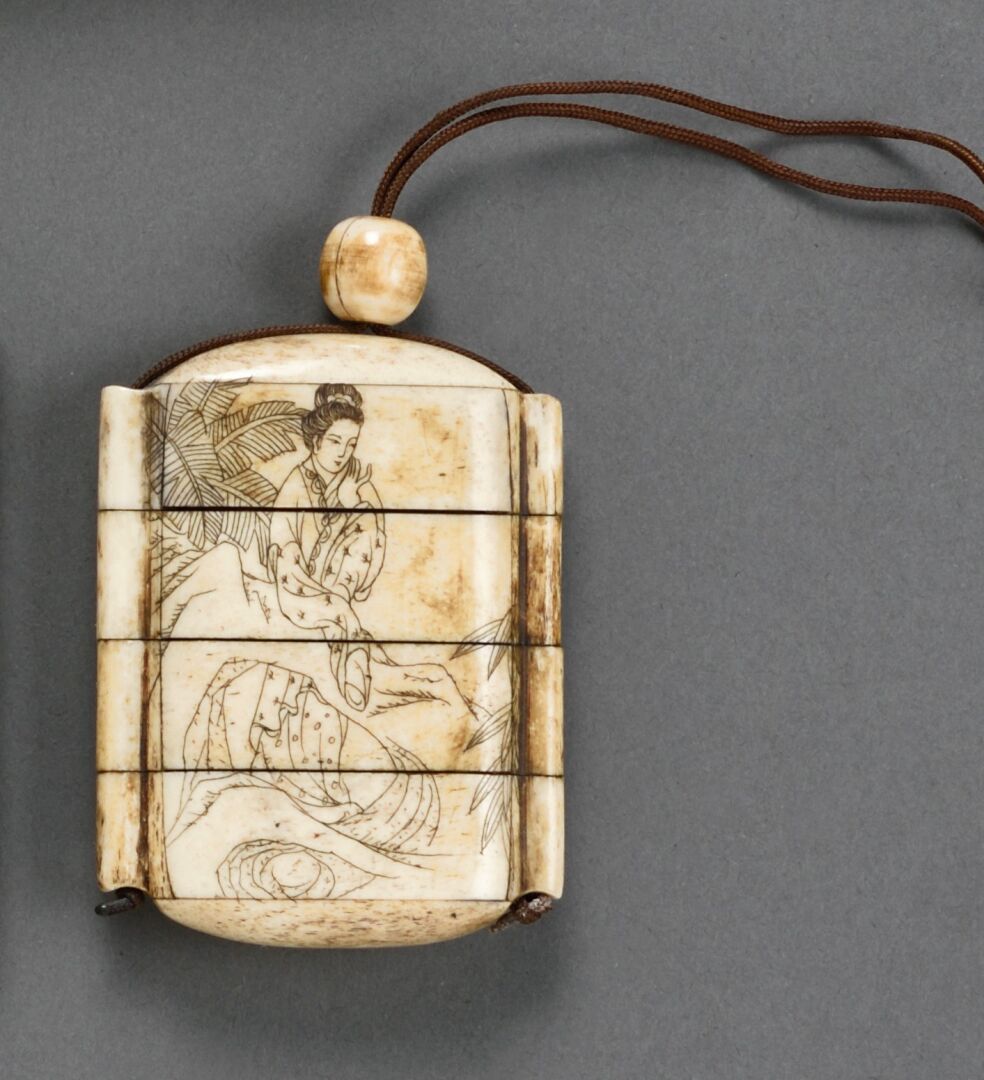 Null JAPON - Période MEIJI (1868-1912) 

Inro en bois de cerf, à trois compartim&hellip;