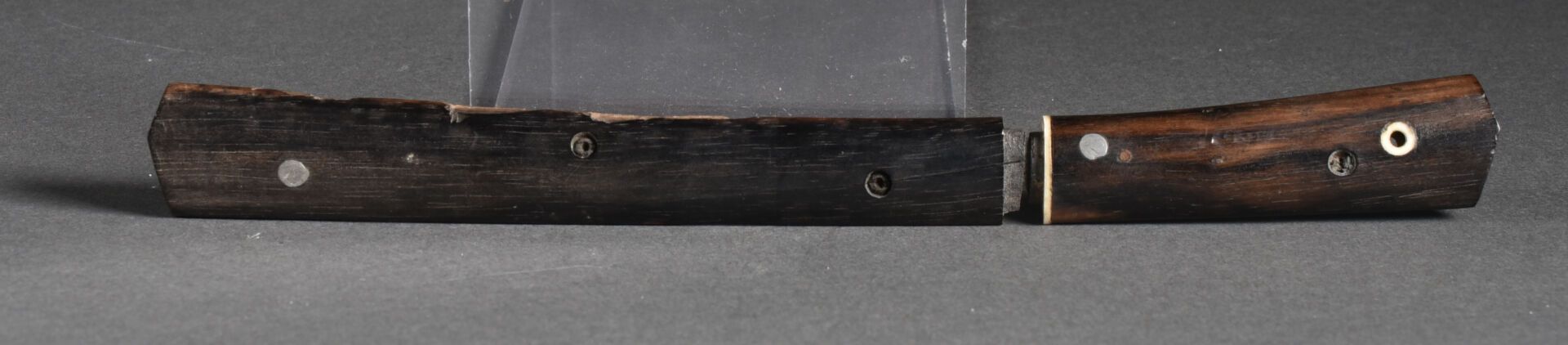 Null 日本 - 大正时期 (1912-1926)

小刀，刀刃为锻钢，刀柄为象牙圈的木头。

长：12厘米 - 总长度：19.5厘米

缺少刀鞘



19&hellip;