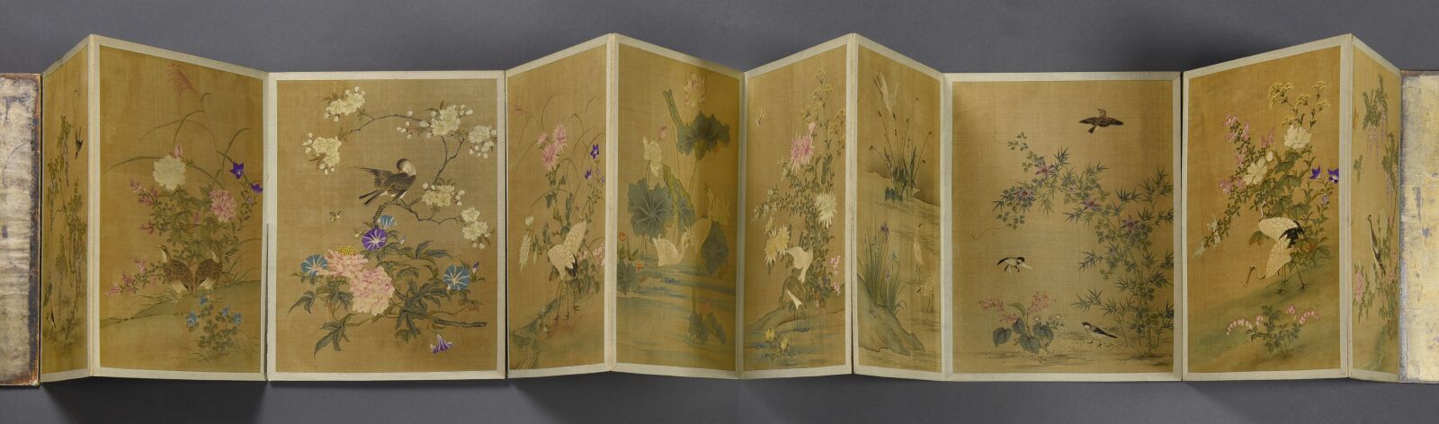 Null 日本 - EDO时期 (1603-1868)

美丽的二十二幅布面水彩画集，表现各种鸟类、昆虫和花卉，画得非常精细。

整体两面，安装在硬质的展开式纸&hellip;