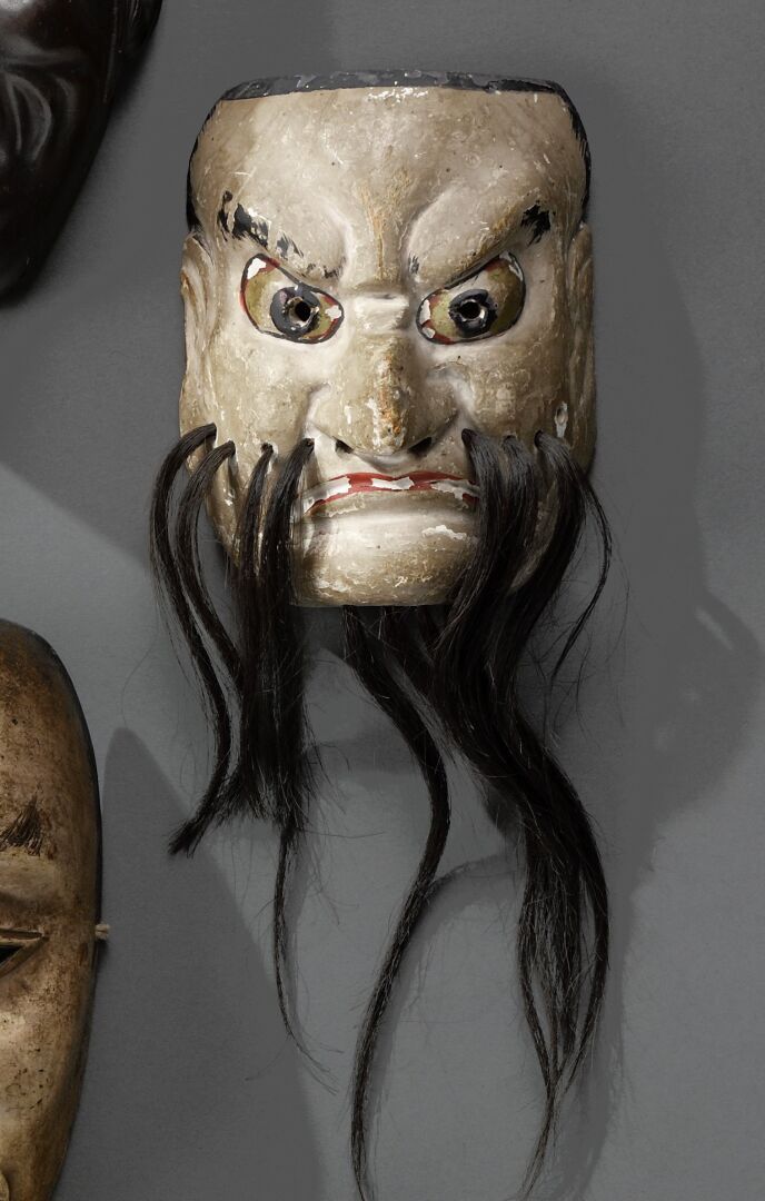 Null 日本 - 明治时期 (1868-1912)

两个漆面木制的诺剧面具，代表着奥基纳（快乐的老人）和库莫特（年轻女孩）。

H.18和20,5米

小型&hellip;