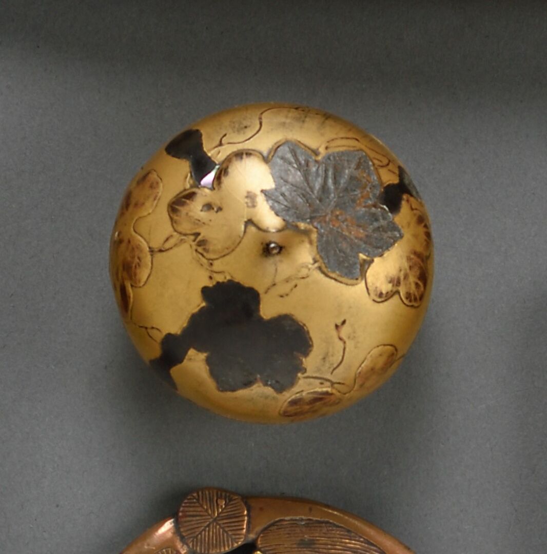 Null JAPAN - EDO-Zeit (1603-1868) 

Kleiner Kogo-Kasten aus lackiertem Holz (Räu&hellip;