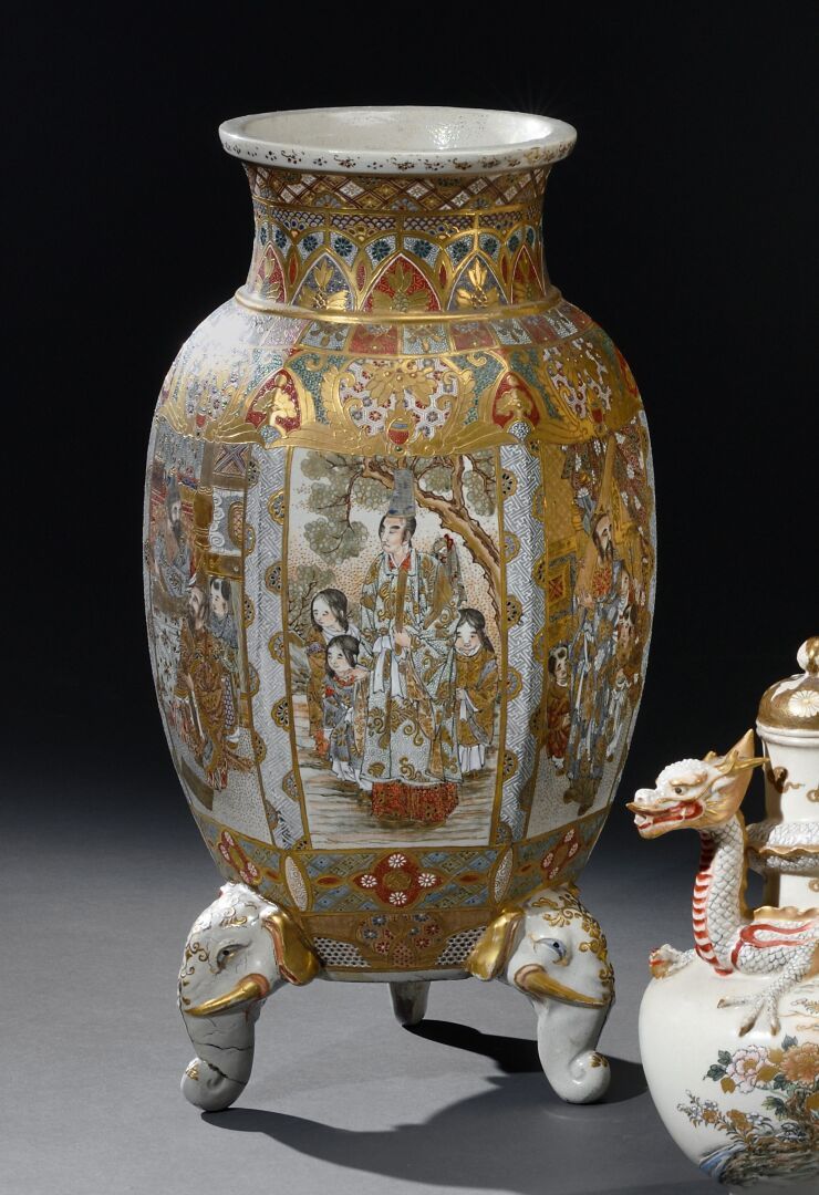 Null JAPAN, Satsuma - MEIJI-Periode (1868-1912) 

Große sechseckige Satsuma-Vase&hellip;