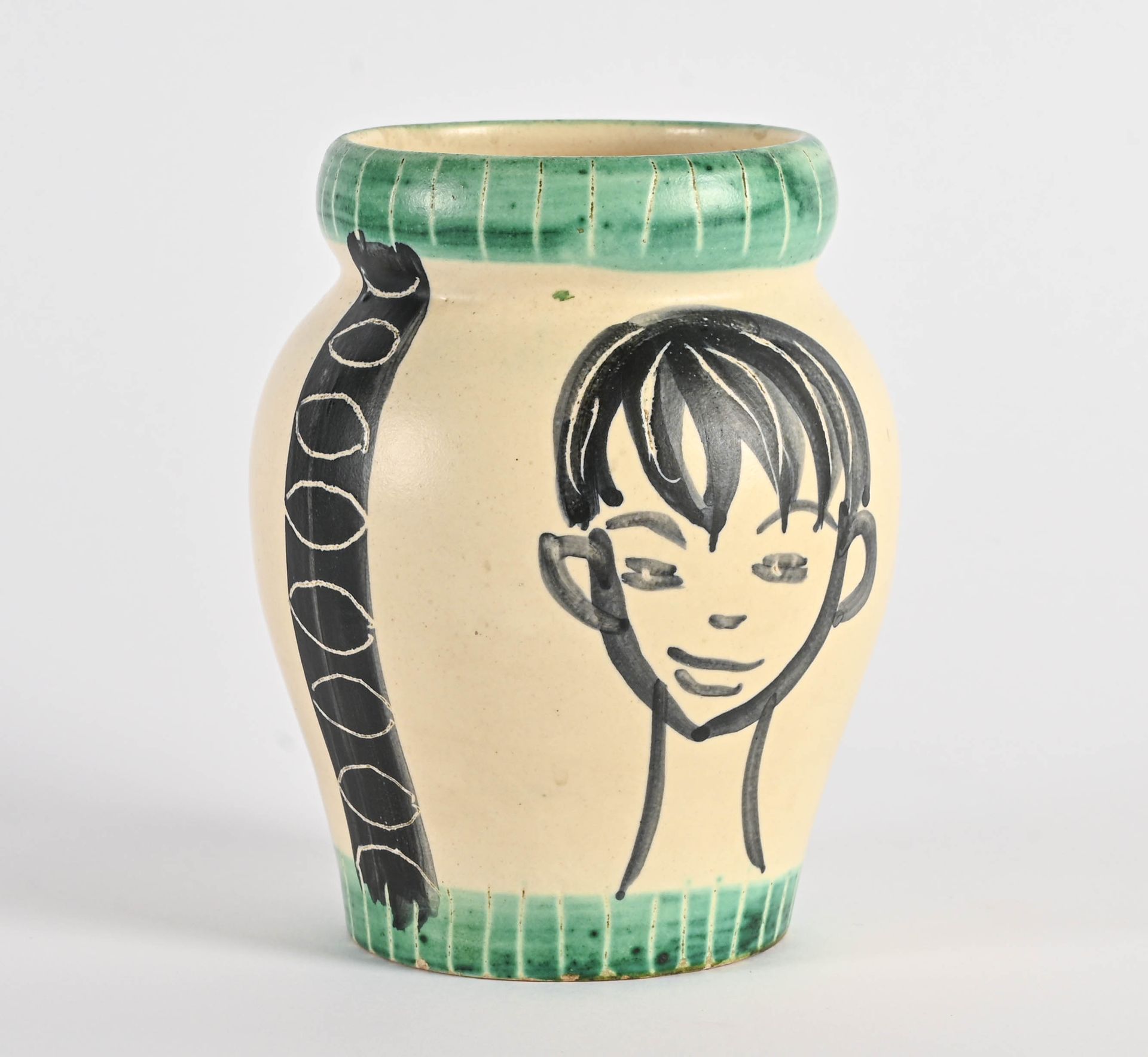 TERRIN et GAZAN ( XXème) Vase, motifs figuratifs et géometriques

Céramique émai&hellip;