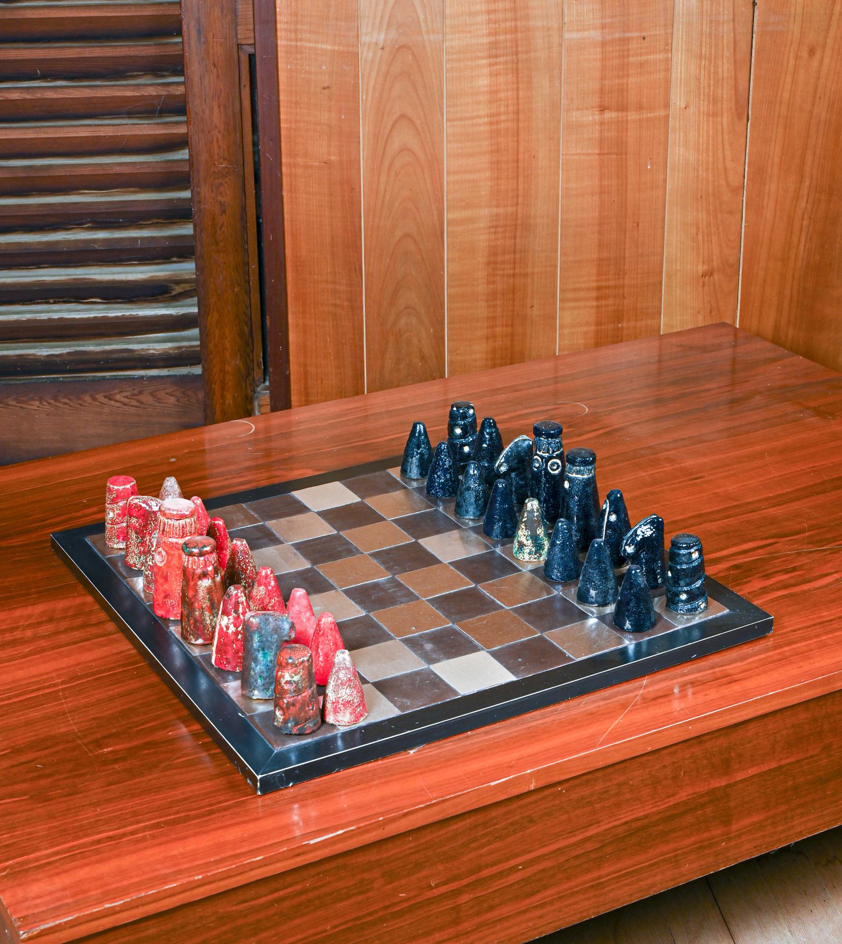 TRAVAIL DES ANNÉES 1960 Un jeu d’échecs

Pions en céramique vernissé en forme de&hellip;