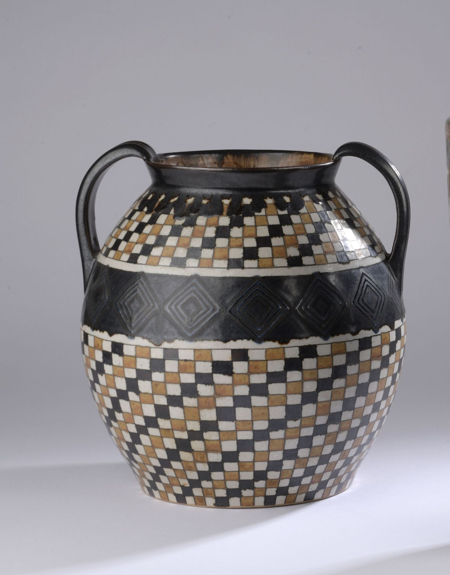 Null Quimper Odetta

Grand vase à hanses

Grès vernissée à décors 

géométriques&hellip;