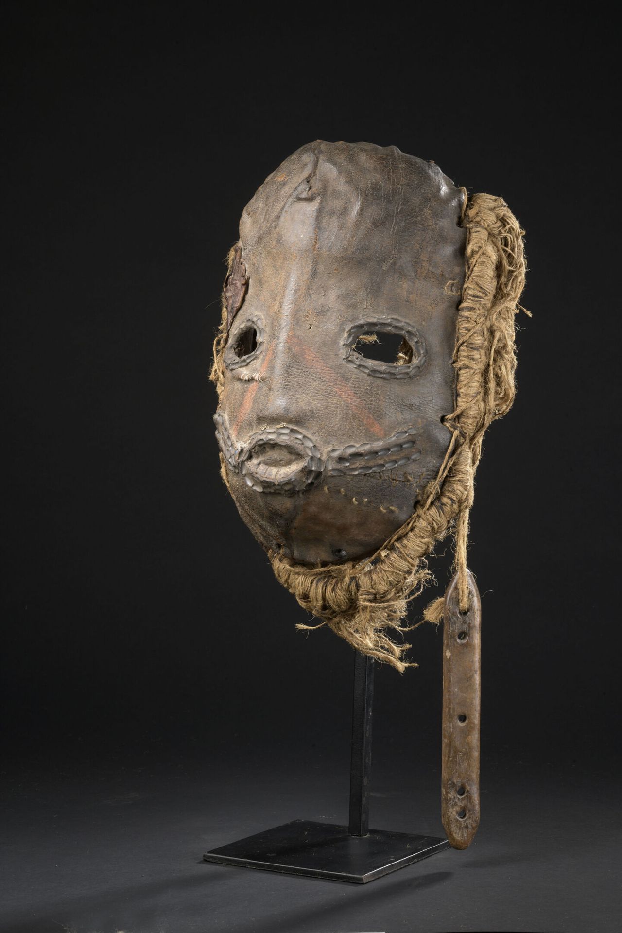Null Masque Nupe/ Ekiti Nigeria

Bois, cuir, ficelle, Raphia

H. 37 cm L. 22 cm &hellip;