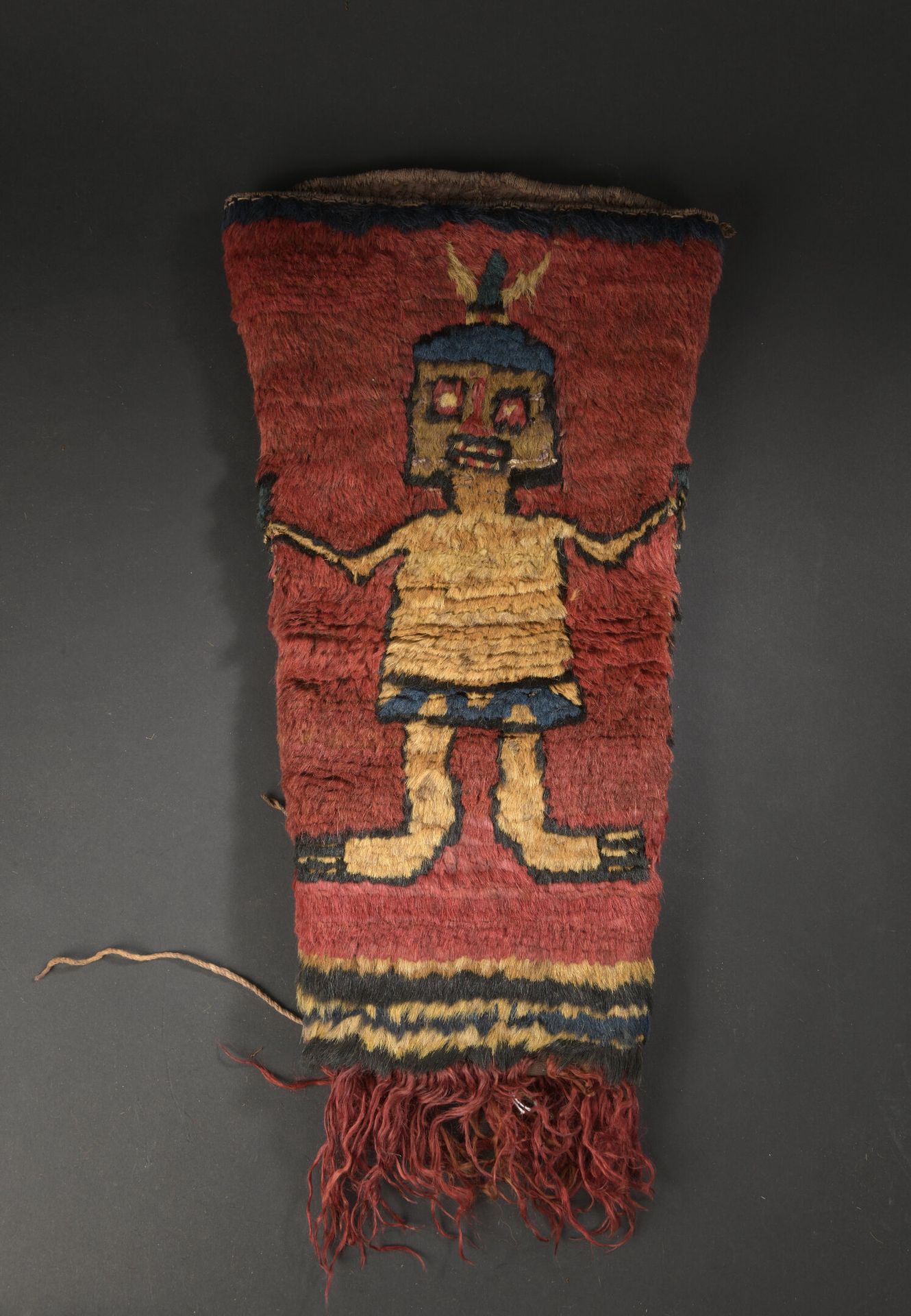 Null Petit sac décoré d'un personnage stylisé

Culture Huari, sud du Pérou

Hori&hellip;