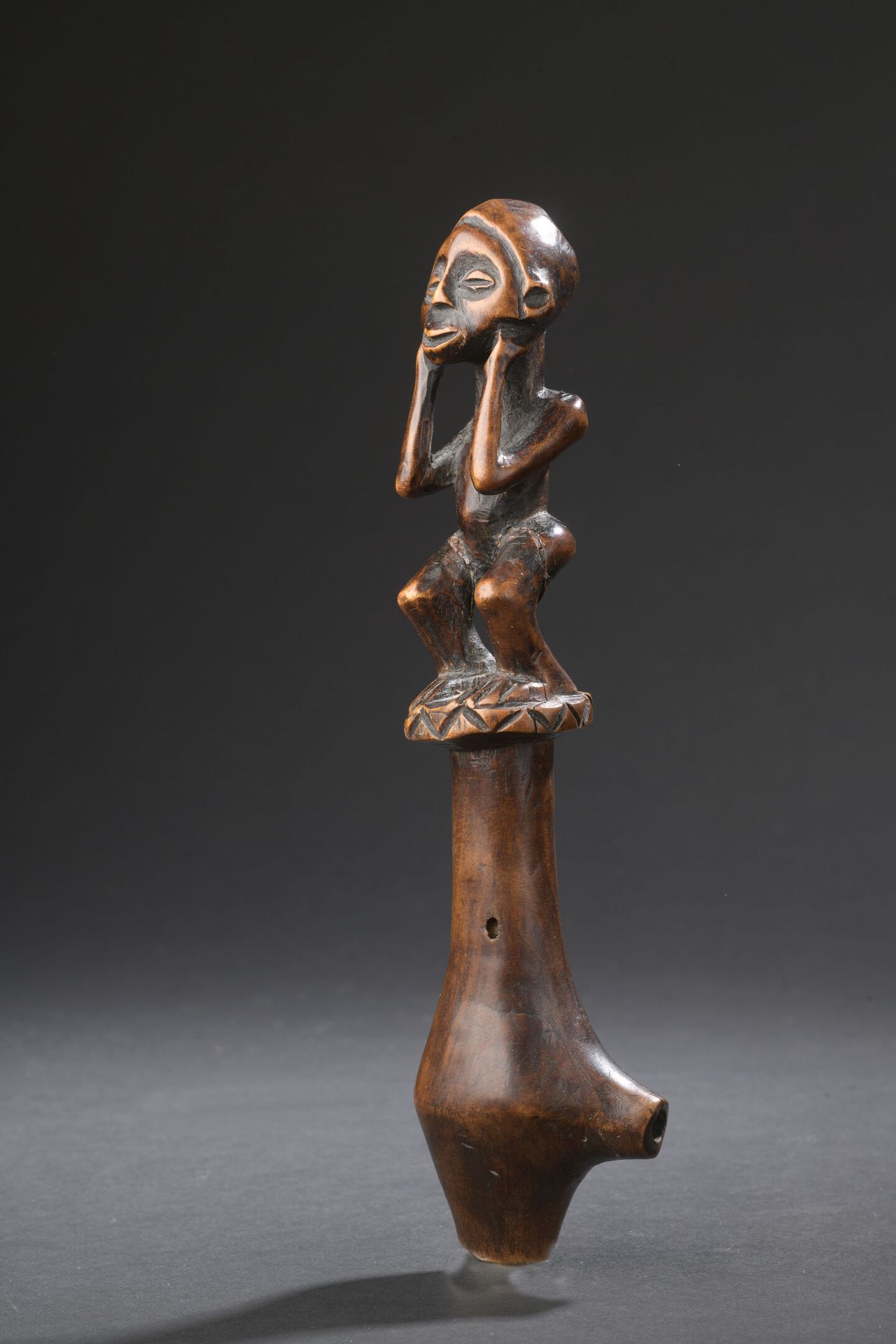 Null Dessus de canne, Songye, République Démocratique du Congo

H. 53,5 cm



Pr&hellip;
