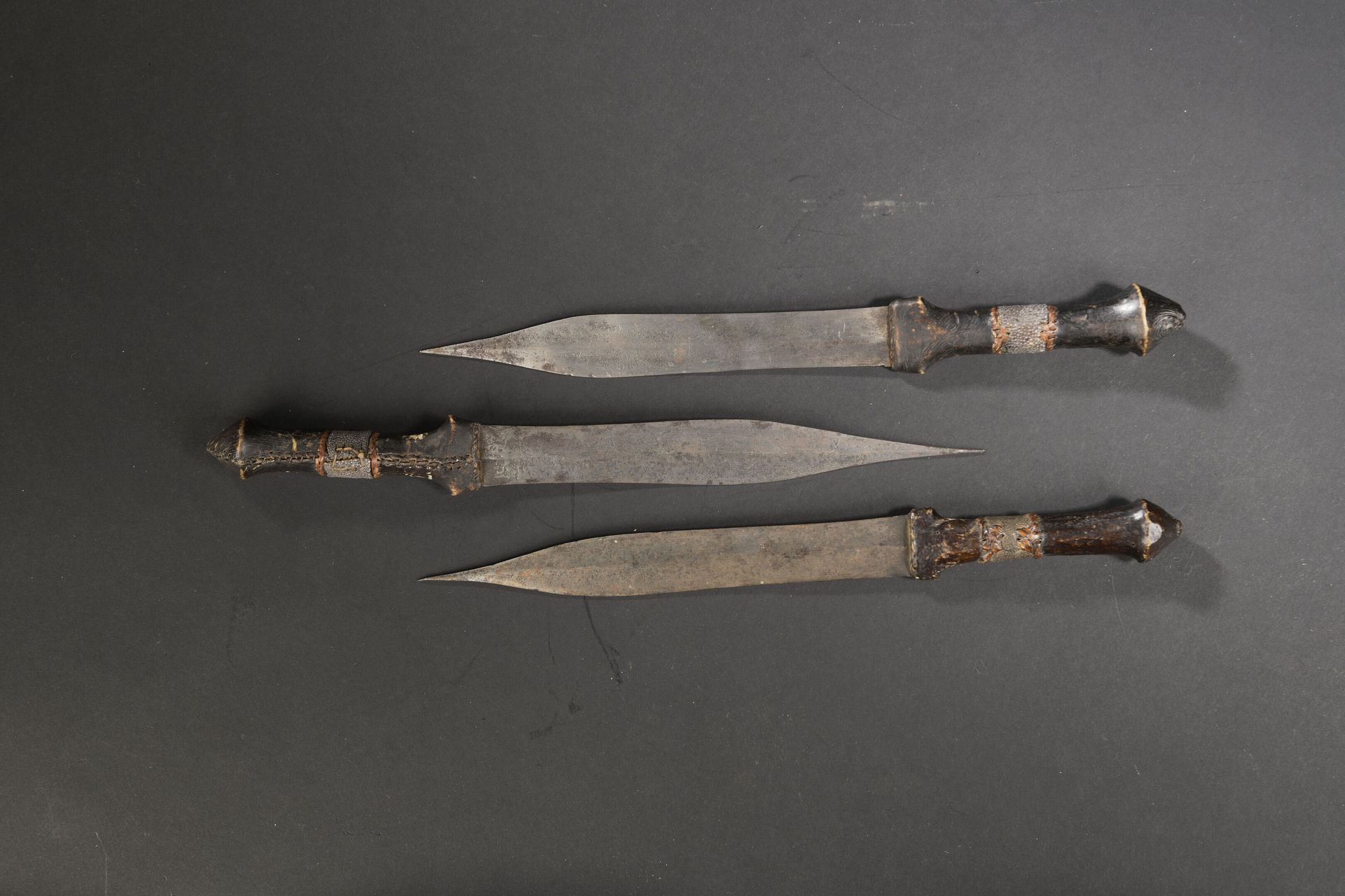 Null Lot de trois petits couteaux Songye, République Démocratique du Congo

L. 3&hellip;