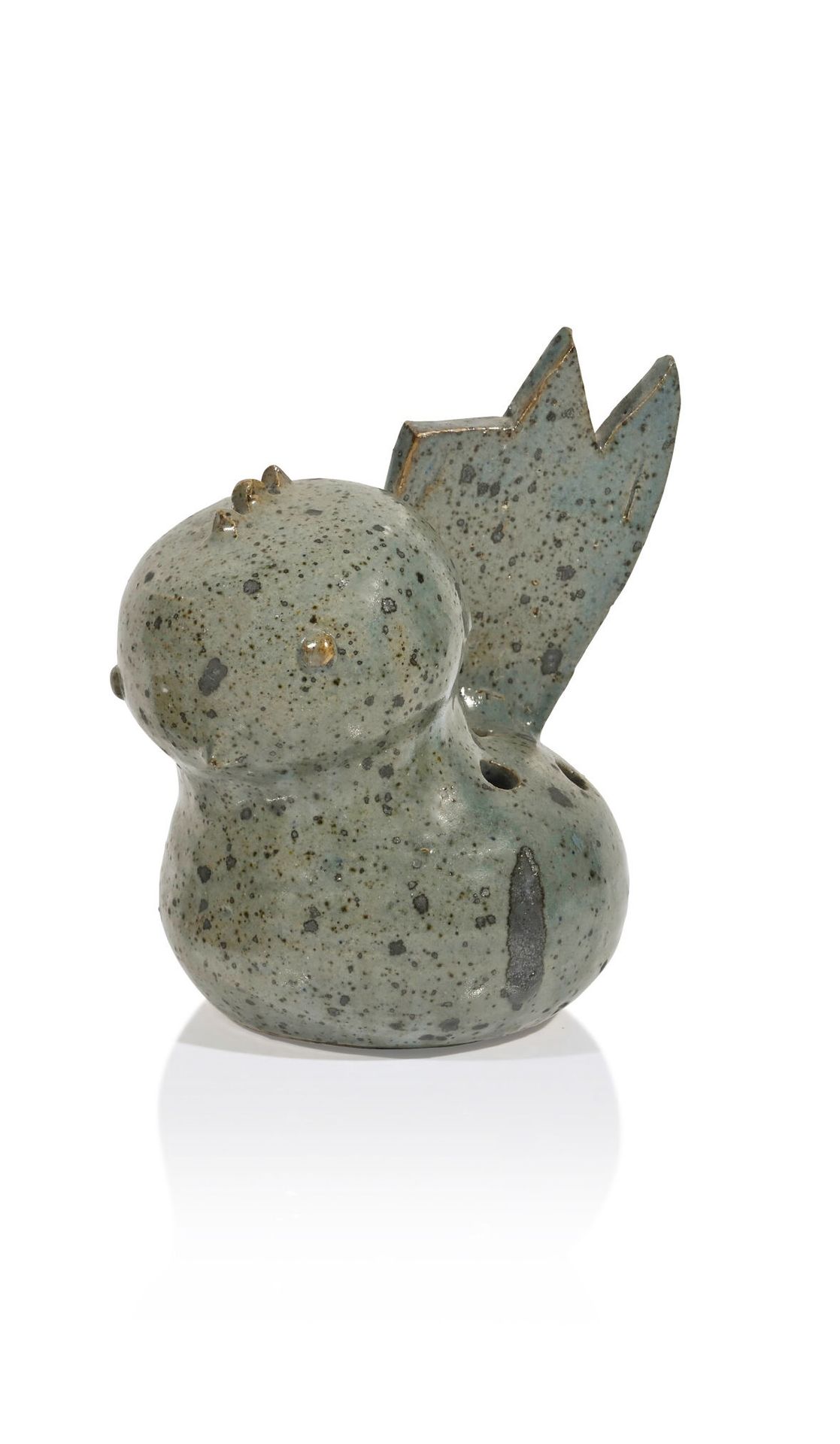 Null 多米尼克-普沙恩（生于1956年）。

以鸟为主题的花摘。

珐琅彩陶瓷雕塑，绿色的色调，带有金属光泽的珐琅彩斑点。

签名。

H.18 cm - &hellip;
