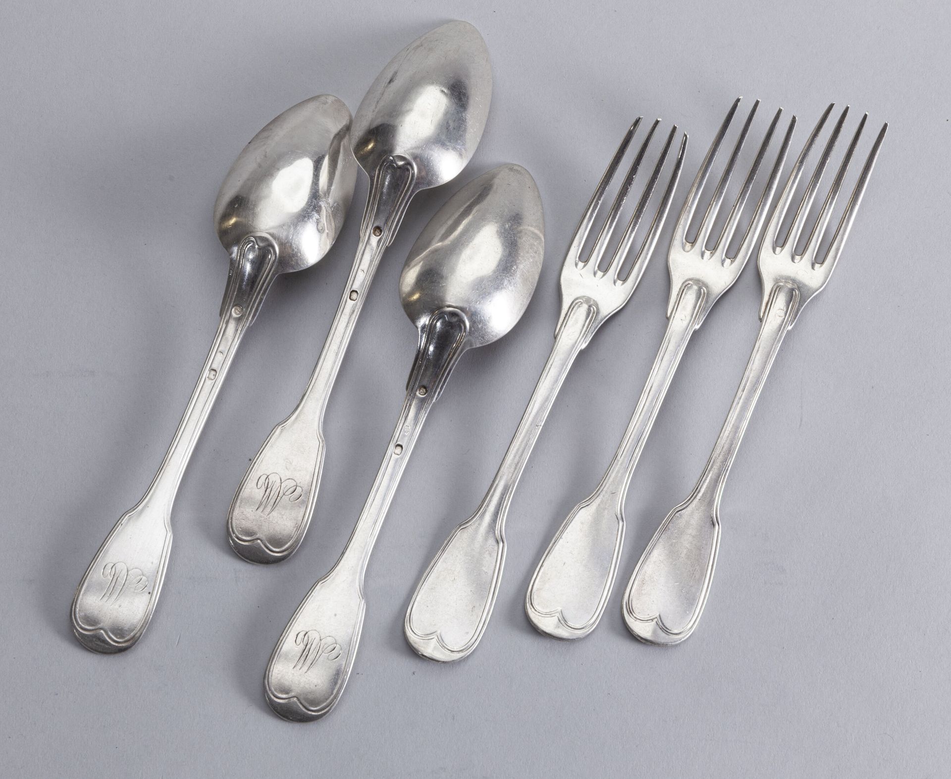 Null Three large silver table settings, threaded pattern, spatula numbered AM

R&hellip;