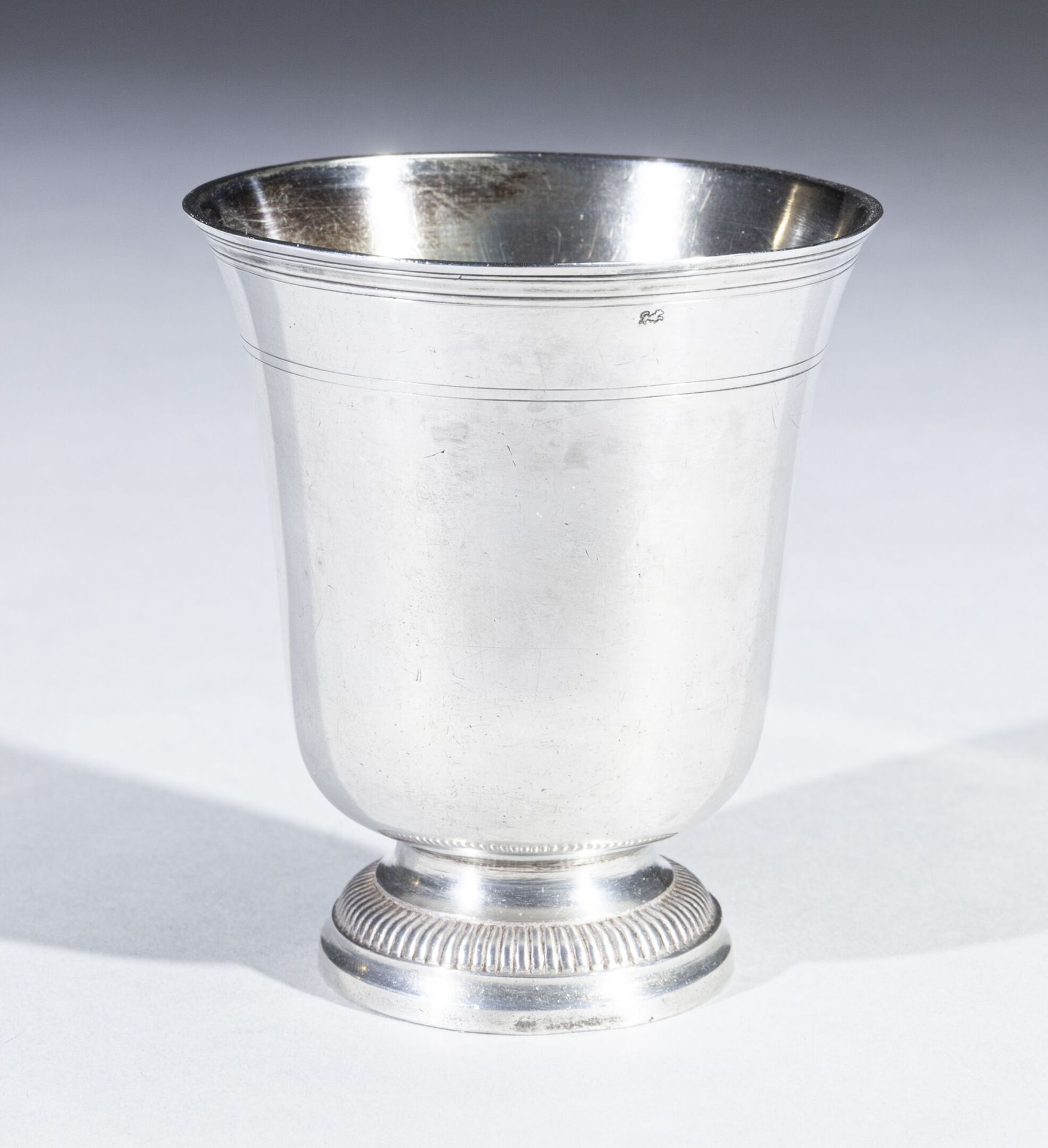Null Silver tulip tumbler, the pedestal molded with a frieze of gadroons 

Paris&hellip;