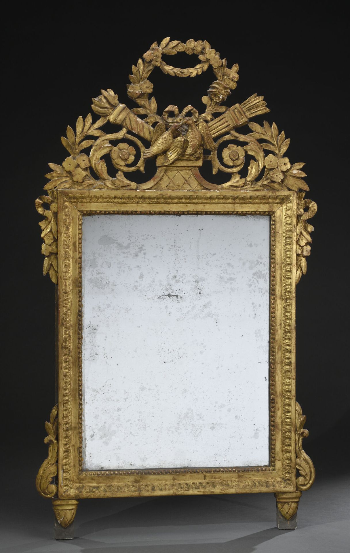 Null Miroir rectangulaire en bois doré sculpté à moulures de perles et feuilles &hellip;