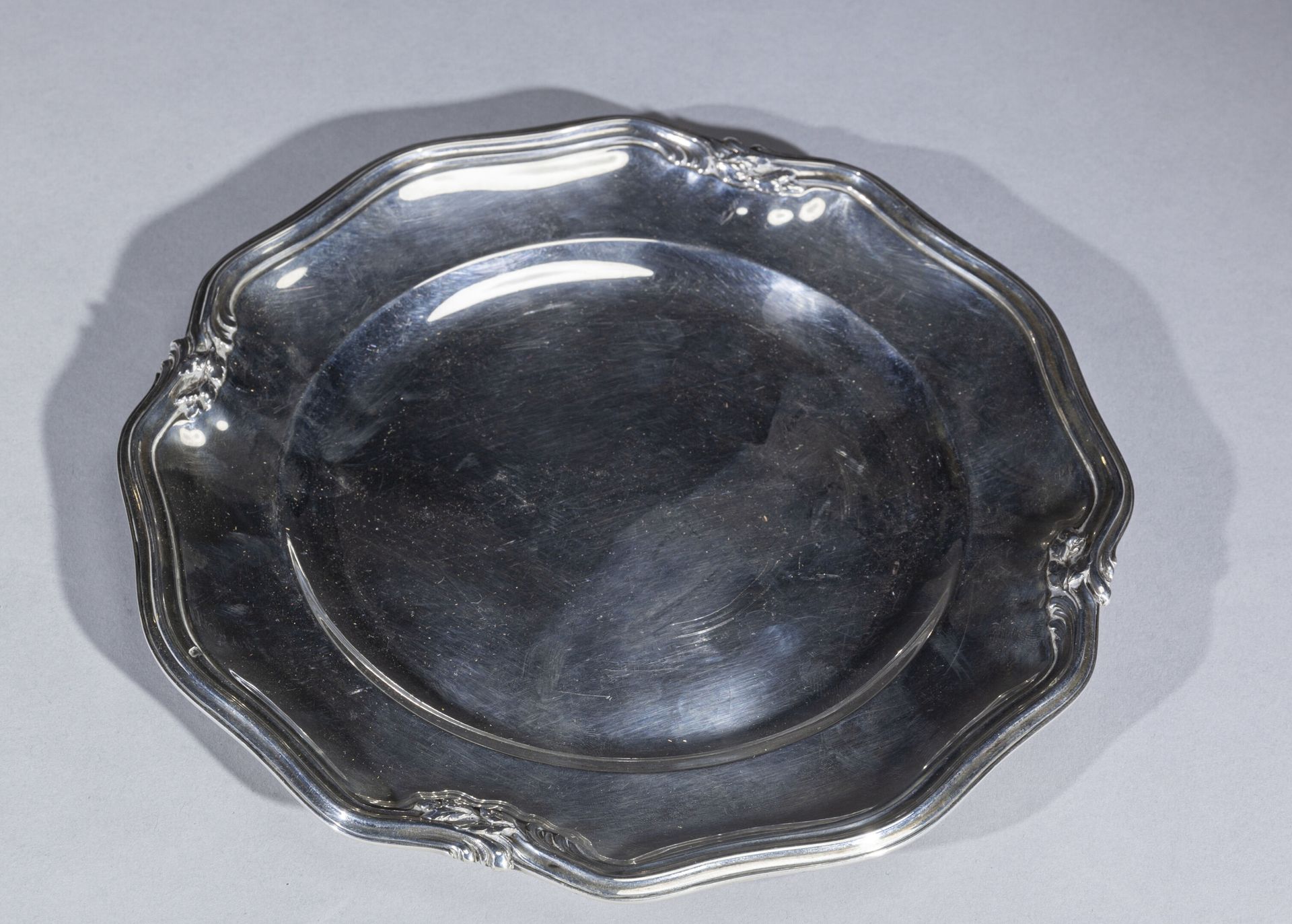 Null Small silver display dish with four contours, the edge molded with fillets,&hellip;