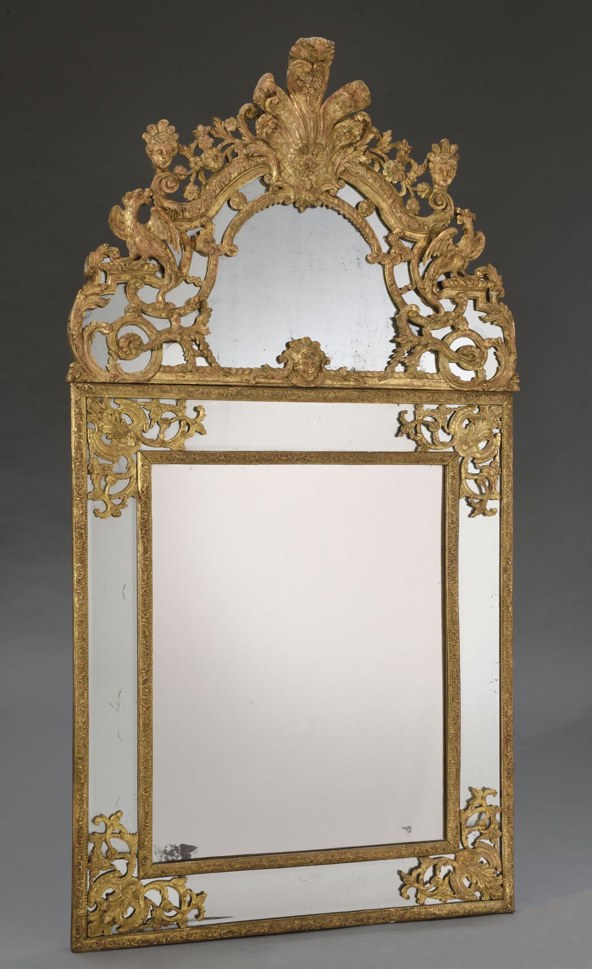 Null Beau miroir rectangulaire à parecloses en bois doré sculpté, les encadremen&hellip;