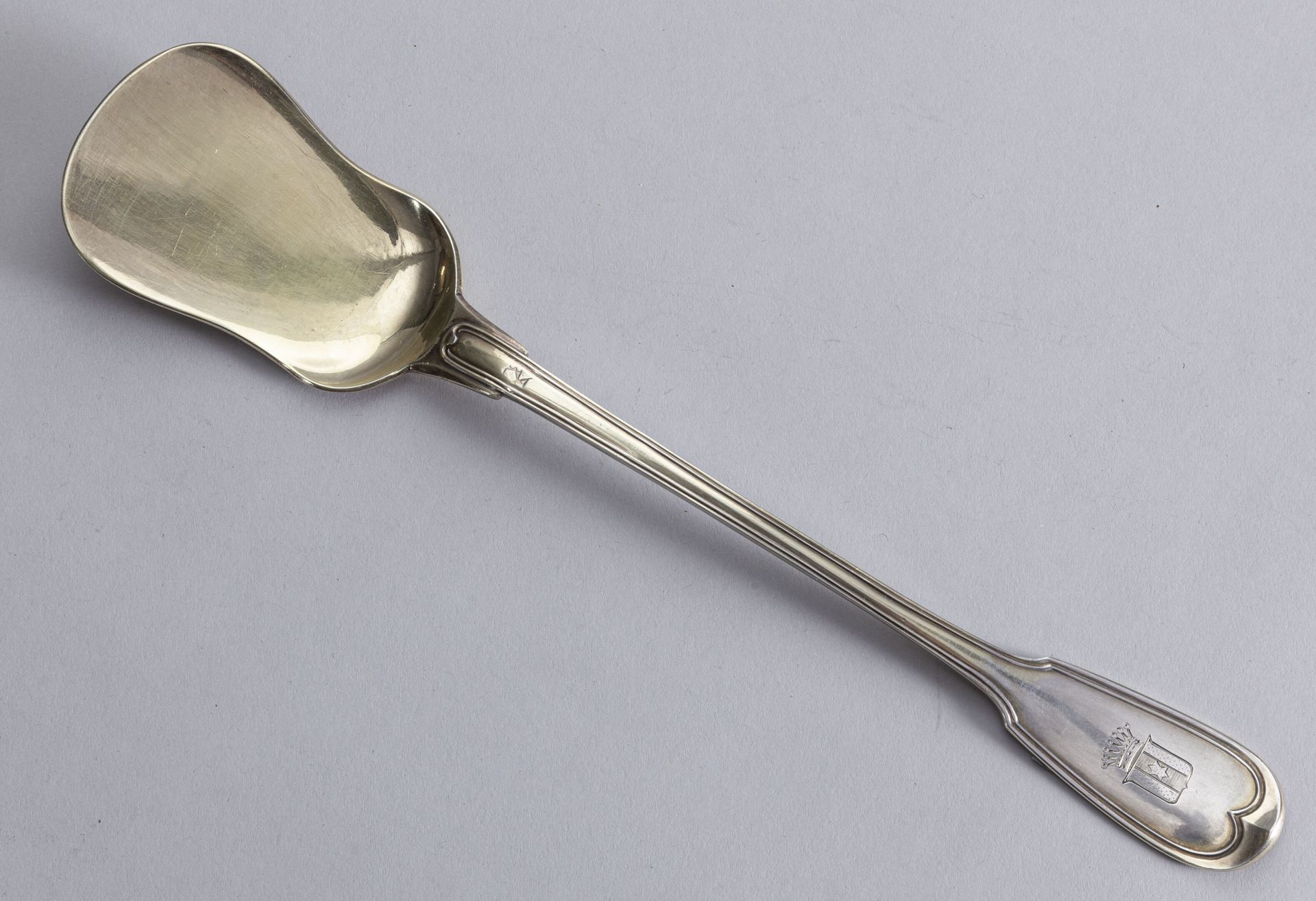 Null Large silver ice-cream scoop, filets model, engraved with the coat of arms &hellip;