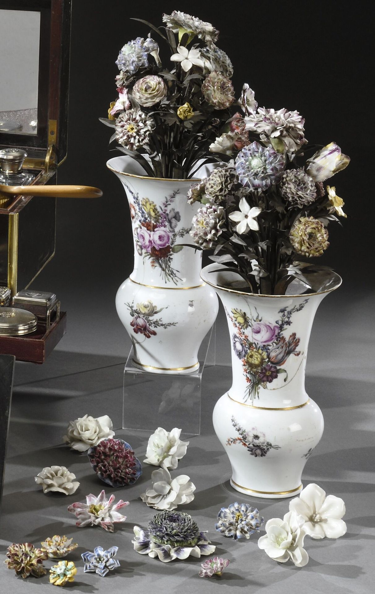 Null ALLEMAGNE MEISSEN

Paire de vases balustre en porcelaine à décor polychrome&hellip;