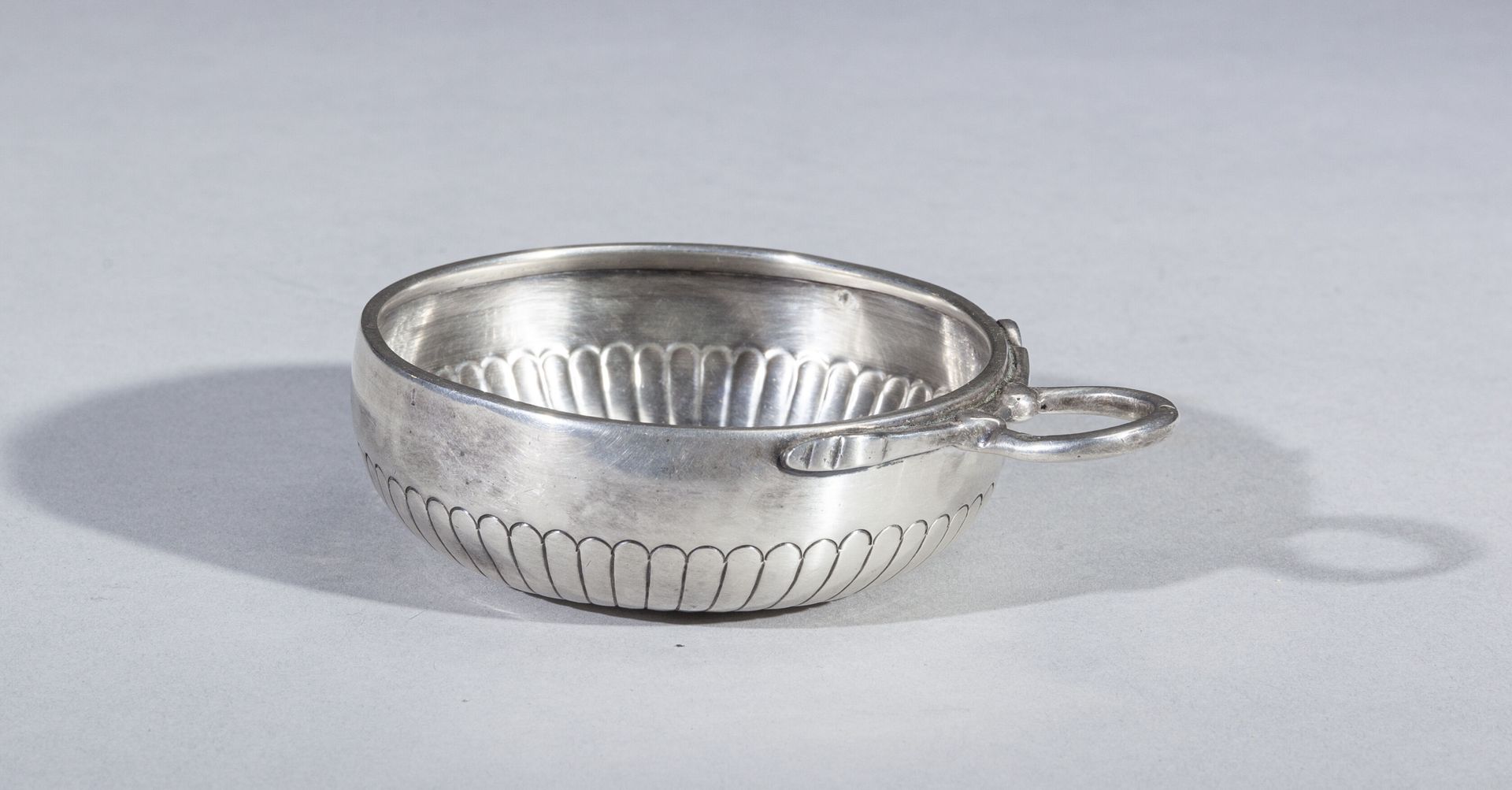 Null Silver wine cup with radiating gadroons and pearls, snake handle

Marked : &hellip;