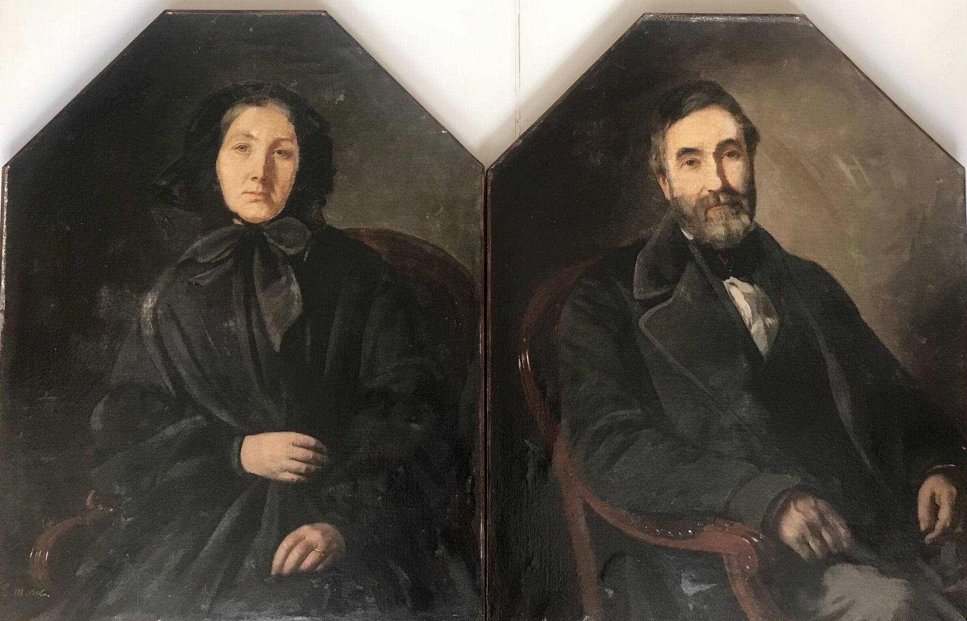 Null 19世纪的法国学校

"一对夫妇的肖像"。

两幅画。

签名为 "Morel"。

H.94厘米 - 宽73厘米（弯曲）。

重要的修复工作。

[&hellip;