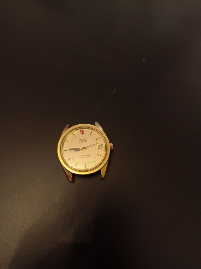 Null OMEGA

Seamaster

Reloj chapado en oro y acero. Caja redonda, parte trasera&hellip;