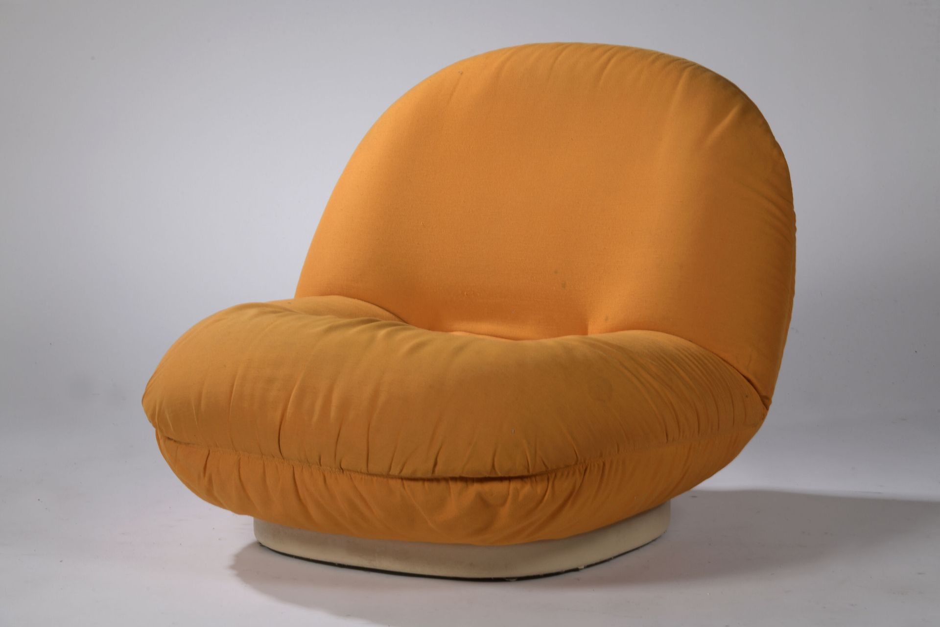 Null 皮埃尔-波林（1927-2009）。

20世纪80年代的Mobilier国际版。

Pacha "模型扶手椅，采用模制胶合板结构，用泡沫和橙色织物覆&hellip;