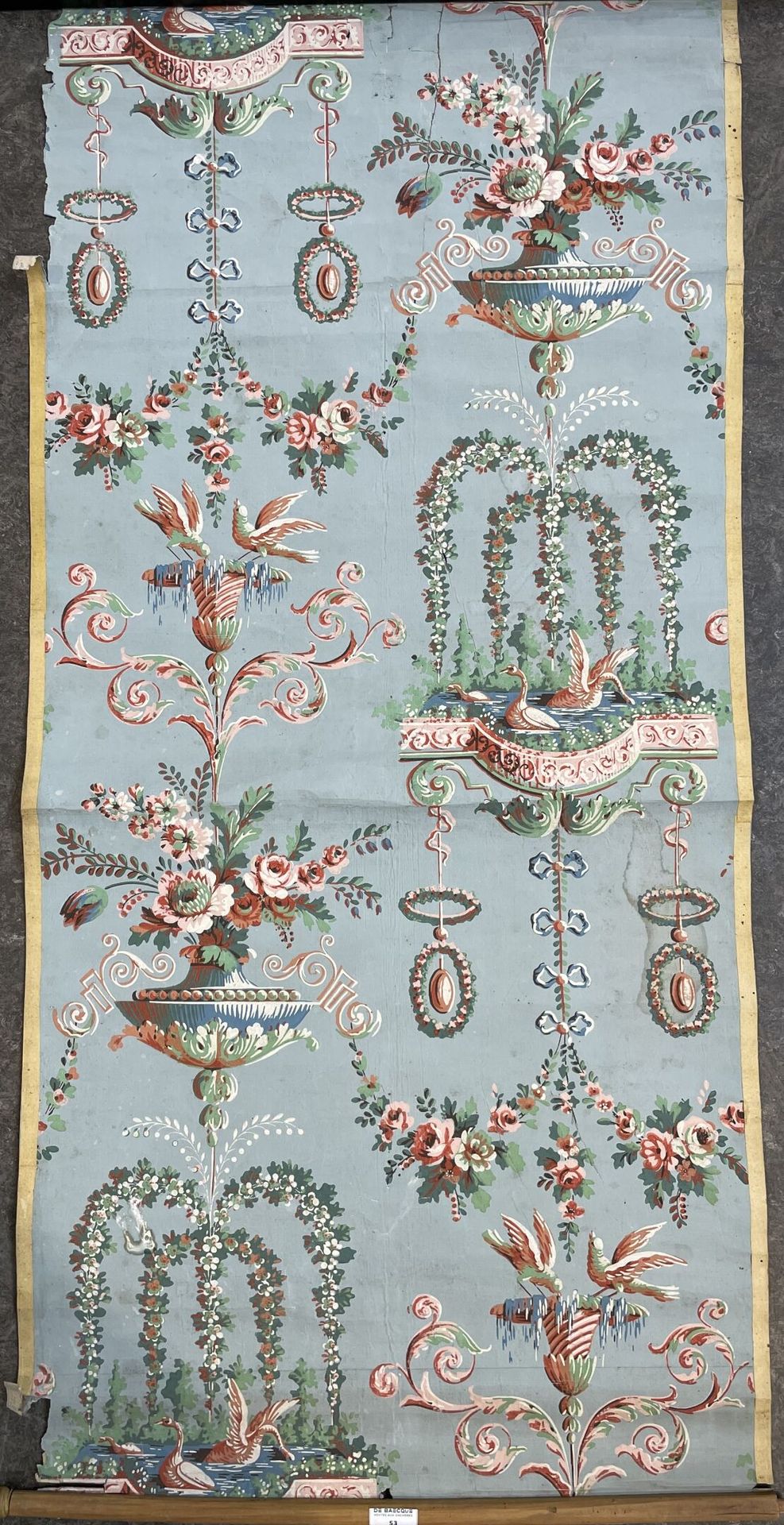 Null Pannello di carta da parati arabescata, periodo Luigi XVI, stampato su cart&hellip;