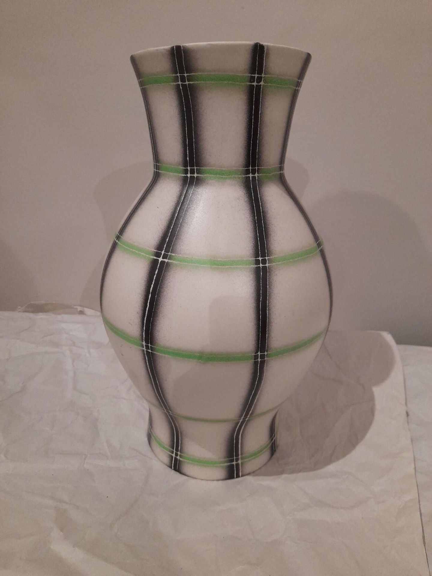 Null Travail EUROPÉEN des années 1970

Grand vase pansu en céramique à décors de&hellip;