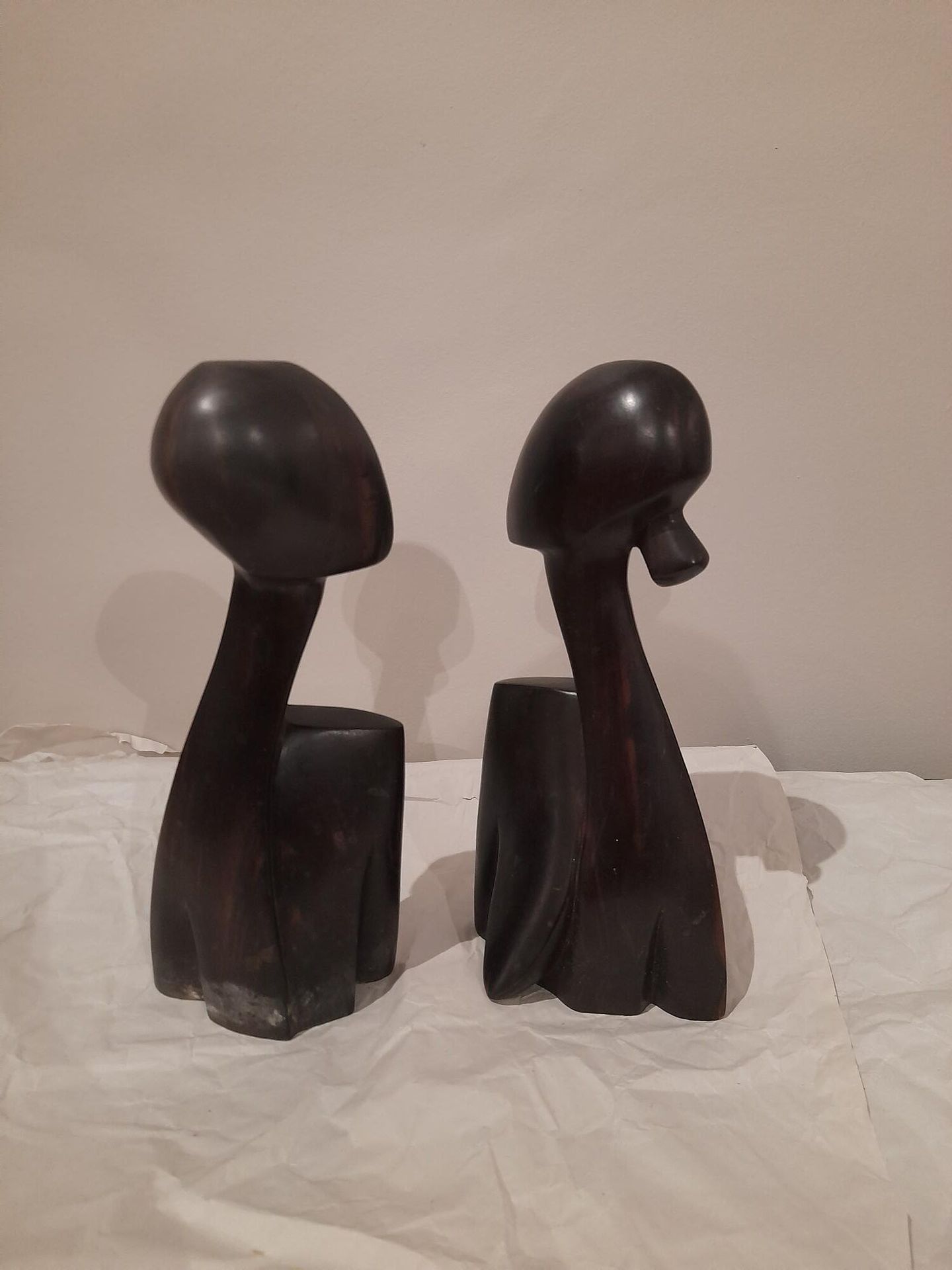 Null Félix OGBE DJO, XXe siècle

Bustes de femmes.

Deux bois sculptés.

Signé s&hellip;