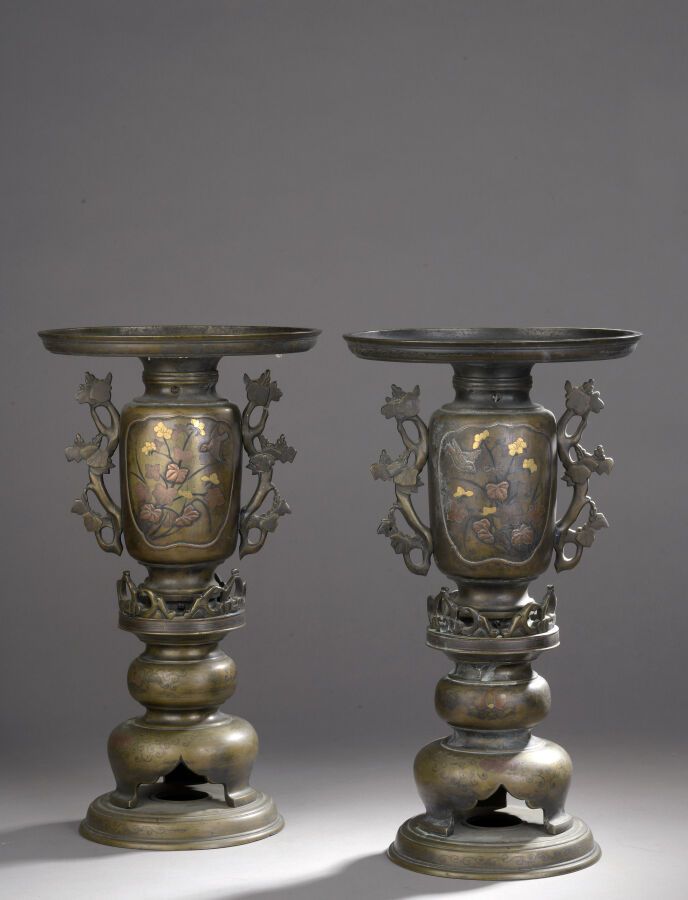 Null JAPON, époque MEIJI (1868-1912)

Paire de vases en bronze patiné, à décor d&hellip;