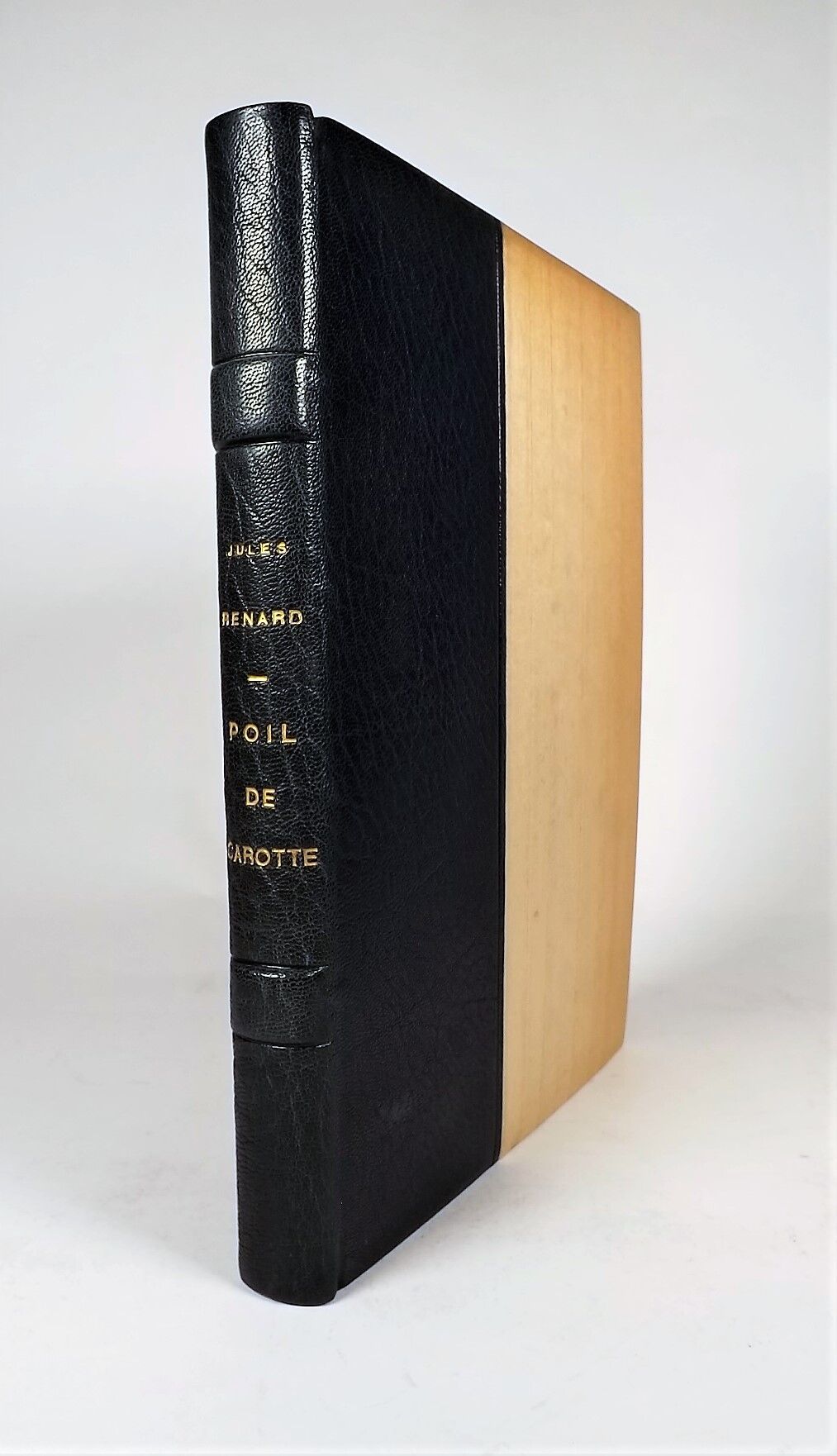 Null @ 雷纳德（朱尔斯）。鹦鹉皮。

巴黎，Textes et Prétextes, 1939。

四开本，海军蓝半马洛尼卡，木板上覆有浅色木纸，书脊镀金&hellip;