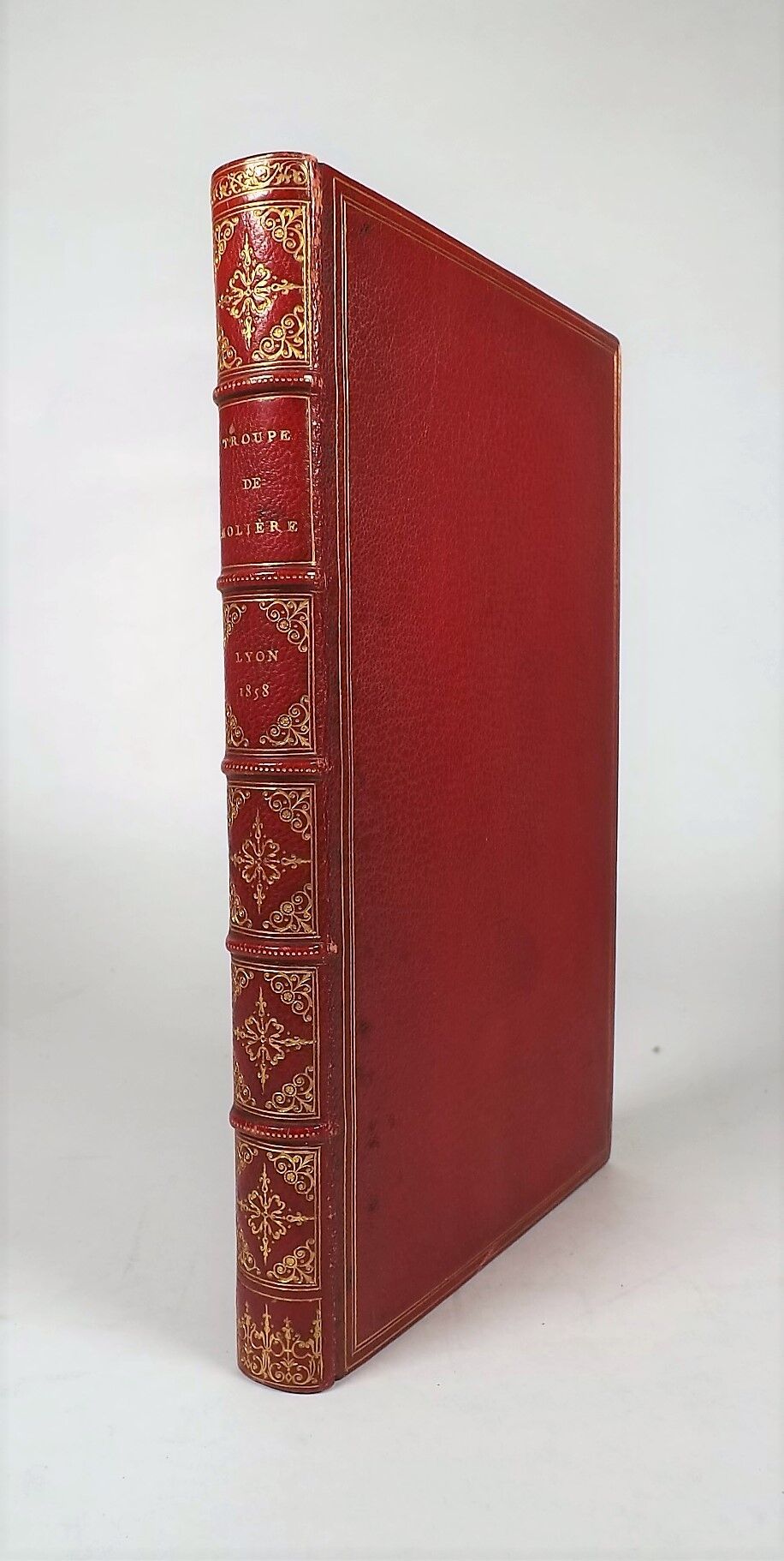 Null HILLEMACHER (Frédéric).里昂，路易-佩兰出版社，1858年，莫里哀剧团的演员们的历史画像。8开本，红色摩洛哥，书脊上有丰富的装饰&hellip;