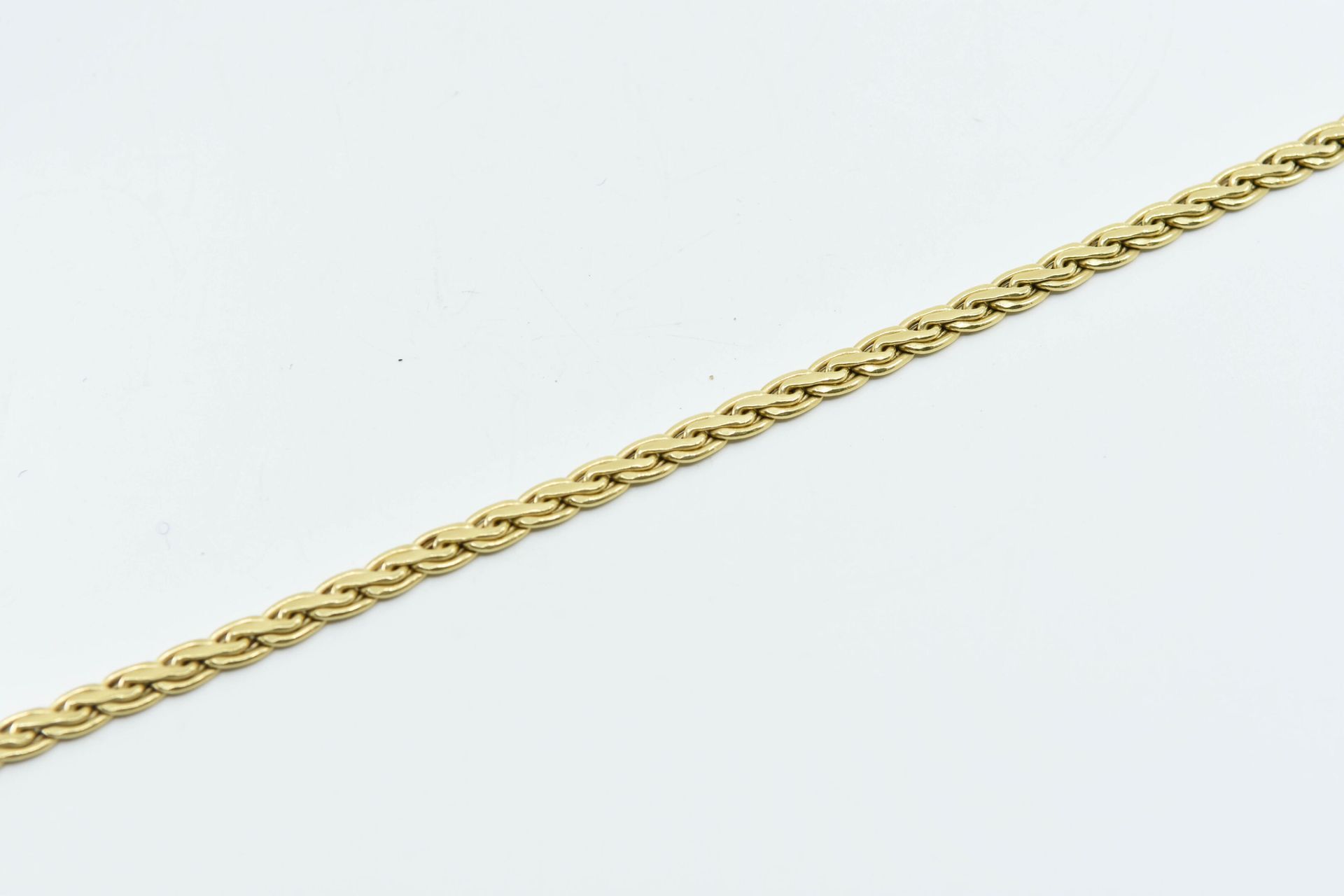 Null Collier en or jaune 18K (750°/°°) à maille plate 
Poids : 17,3 g - L. 44,5 &hellip;