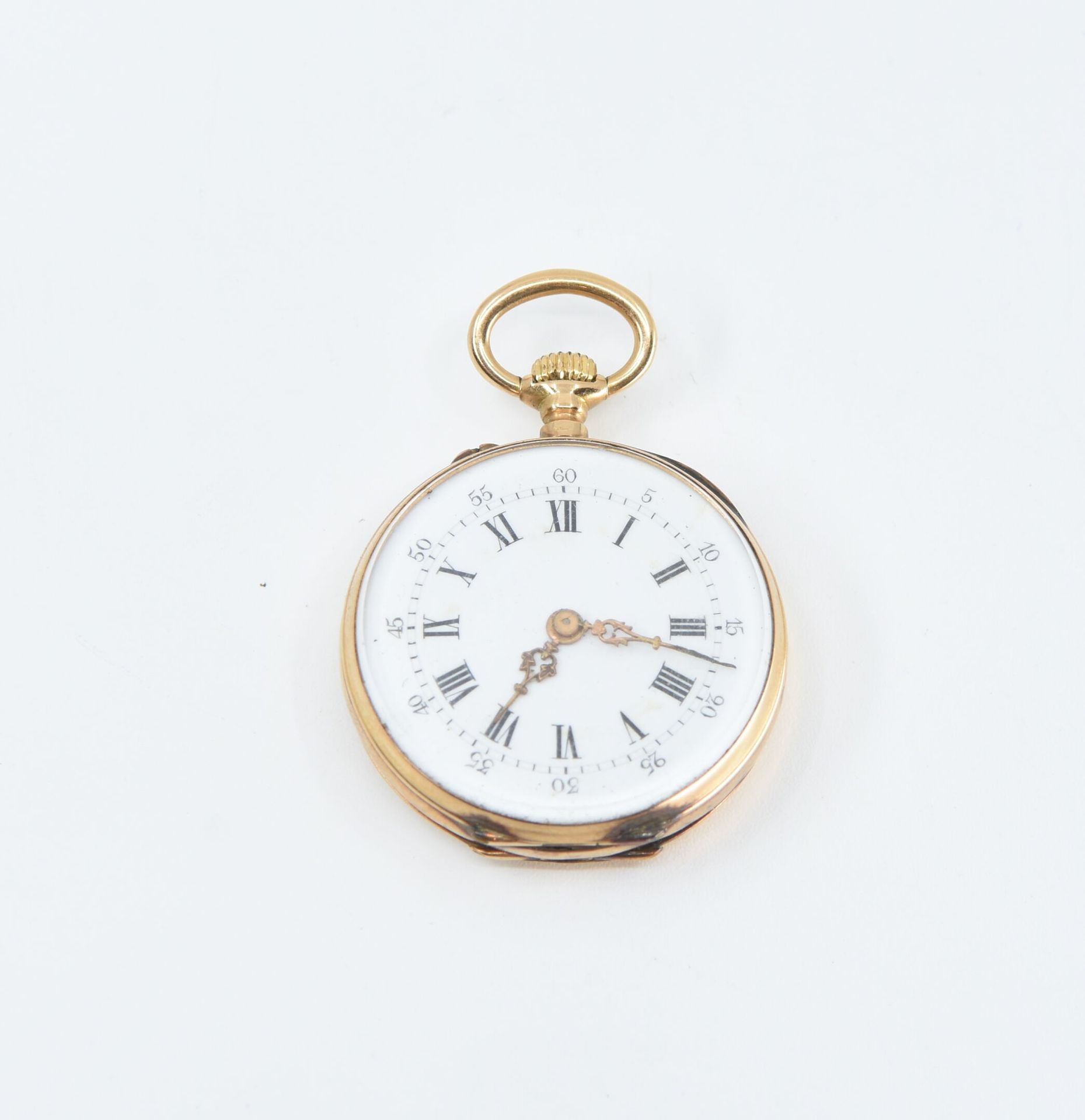 Null Petite montre de col en or rose 18K (750°/°°), le dos ciselé de rinceaux 
P&hellip;