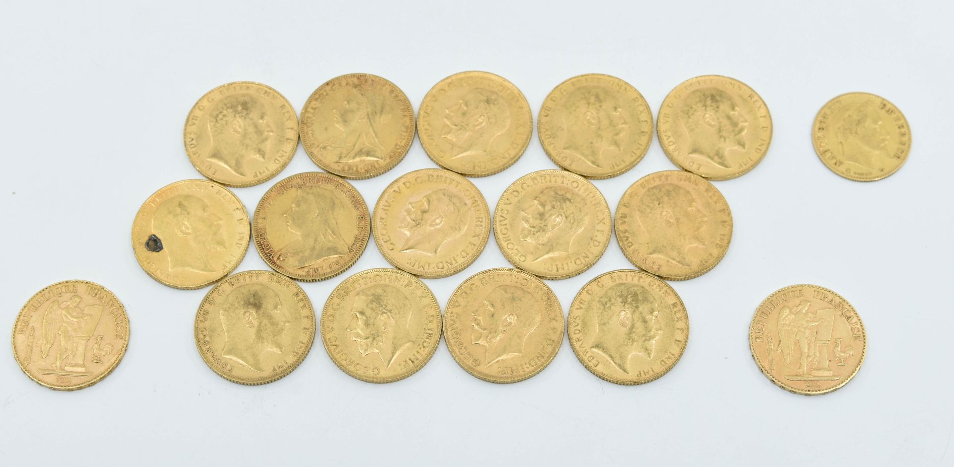 Null Ensemble de 16 monnaies or dont : 

2 x 20 Francs or 
FRANCE : 
-GENIE, 189&hellip;