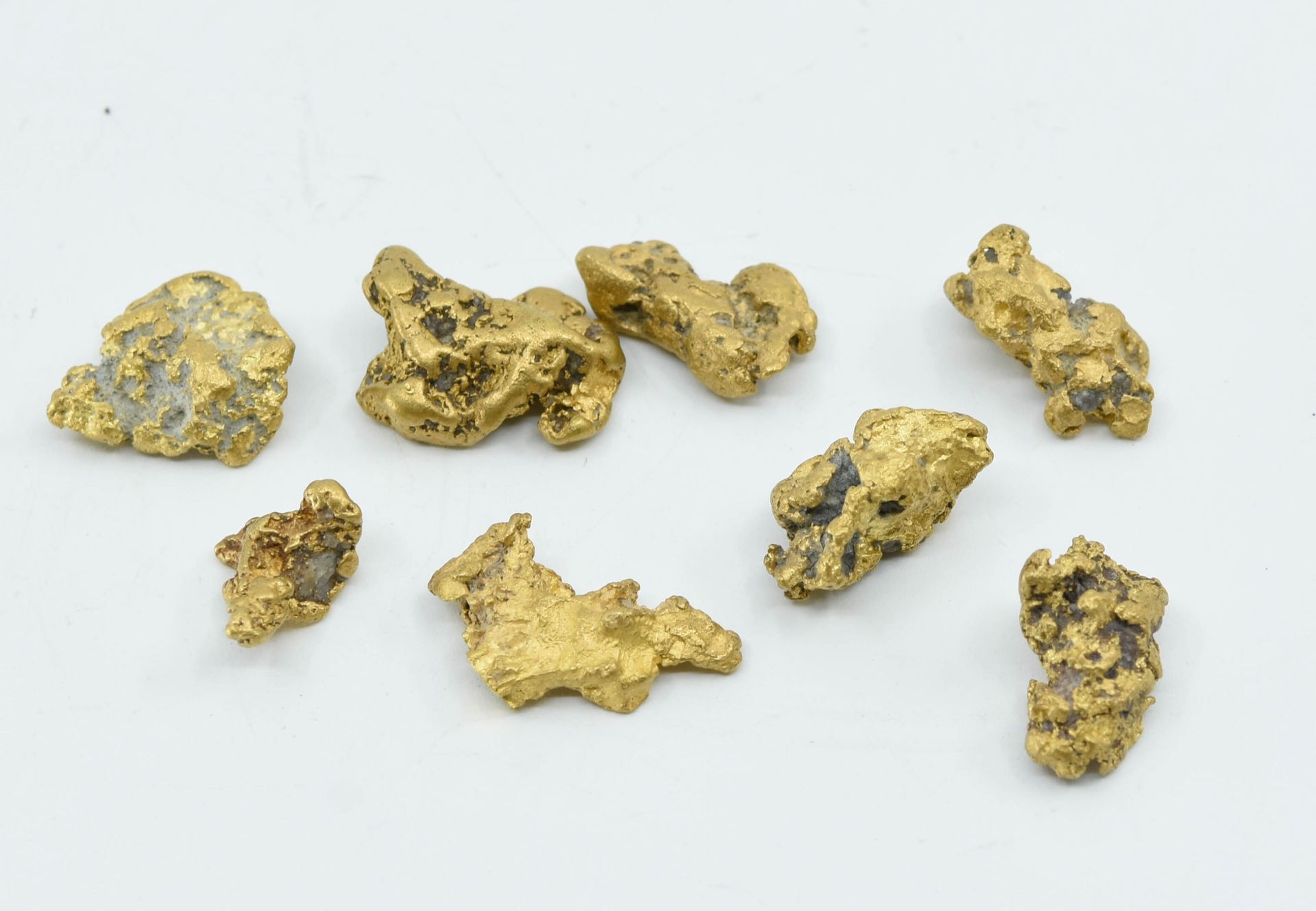 Null Lote compuesto por siete pepitas de oro de 24K (999 milésimas)
Peso total: &hellip;
