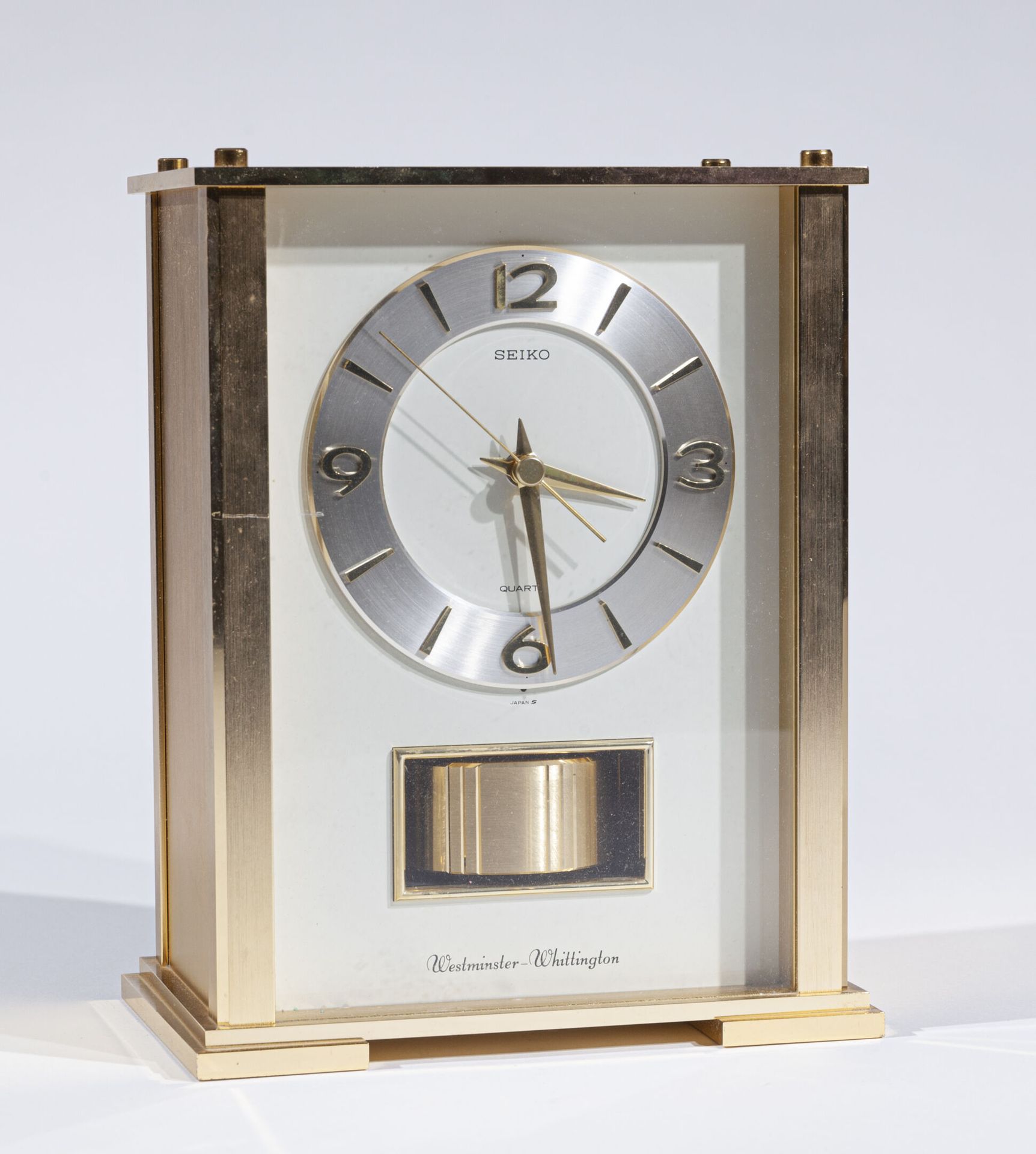 Null SEIKO

Mantelpiece clock

The case is in gilded metal with four glass sides&hellip;