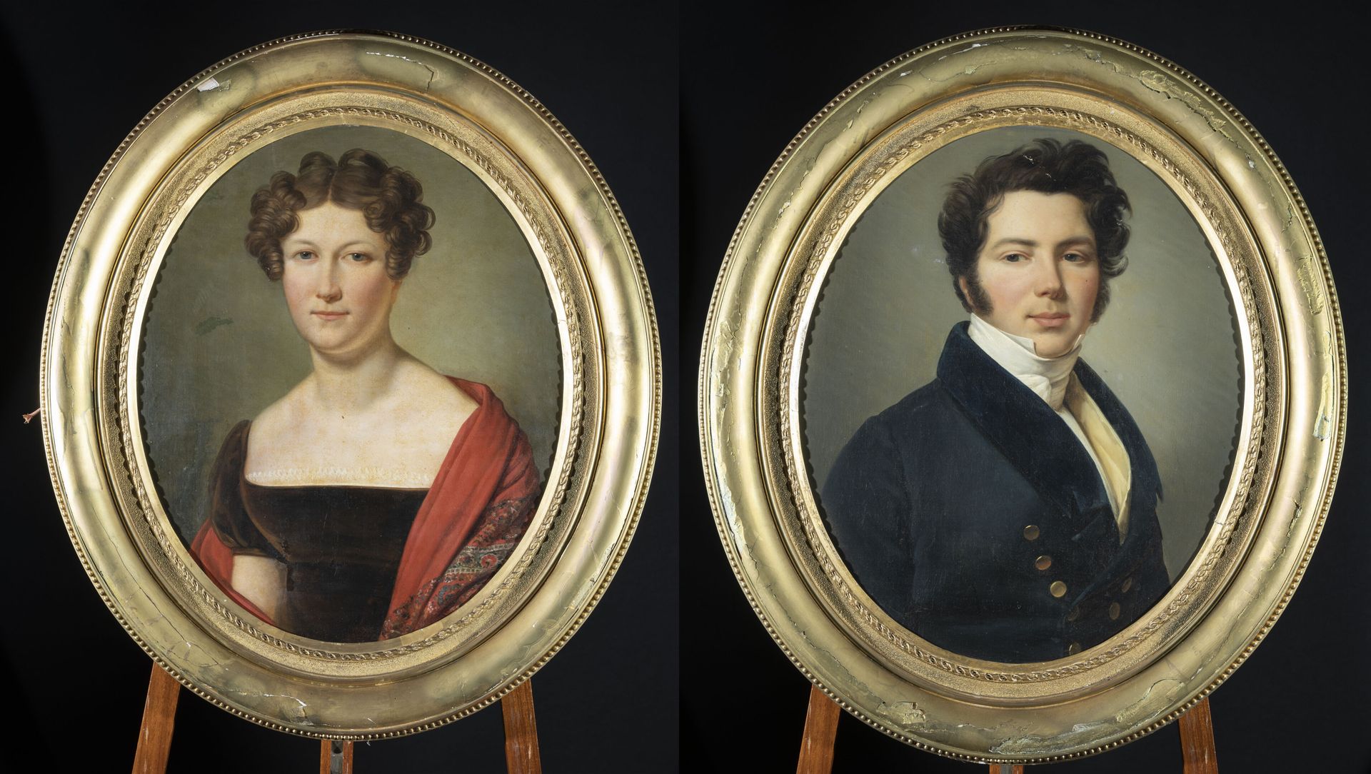 Null 19世纪初的法国学校
一个男人和他妻子的画像
布面油画一对
H.66厘米，宽53厘米，高64厘米，宽54厘米 HVS
修缮

在夫人画像的背面有一个旧&hellip;