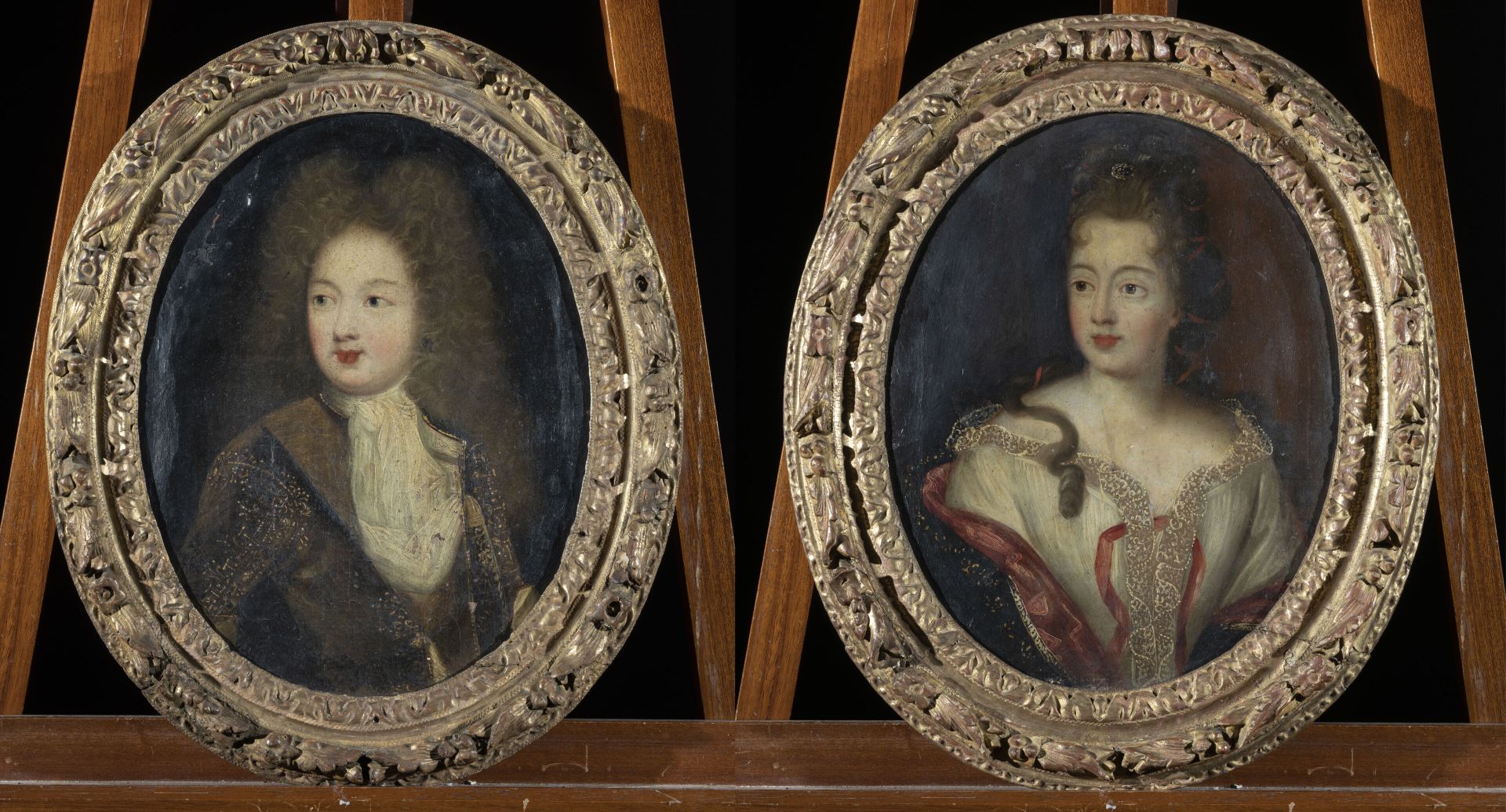 Null 18世纪法国学派，帕罗塞尔的追随者（1646-1704）。
贝里公爵和孔蒂公主的推定画像
椭圆形布面油画一对，背面有提及模特的旧标签
H.40厘米 -&hellip;