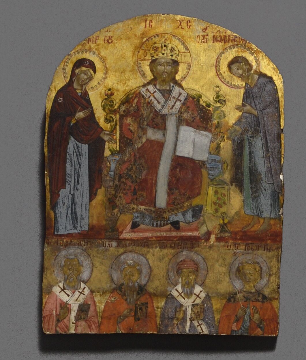 Null 由四位圣人（包括圣-查兰普和圣-乔治）高高举起的Deisis圣像
木板上的淡彩和金色，面板呈拱门形状。轻微磨损和撕裂
希腊，19世纪上半叶
H.28 &hellip;