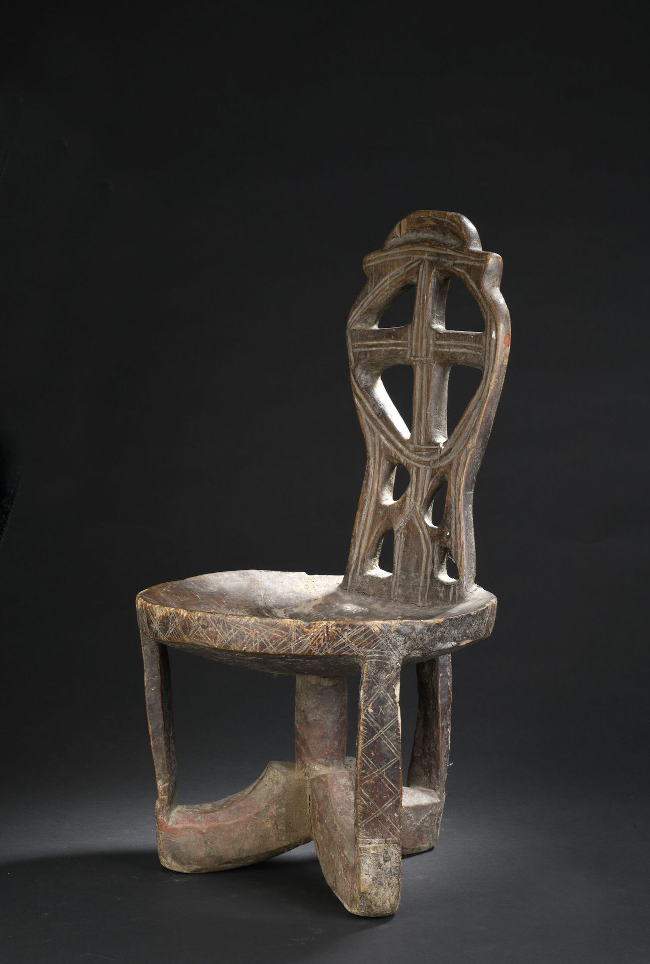 Null Oromo/Jimma chair, Ethiopia
Wood
H. 62 cm 
D. 35 cm 

Beautiful model of ch&hellip;