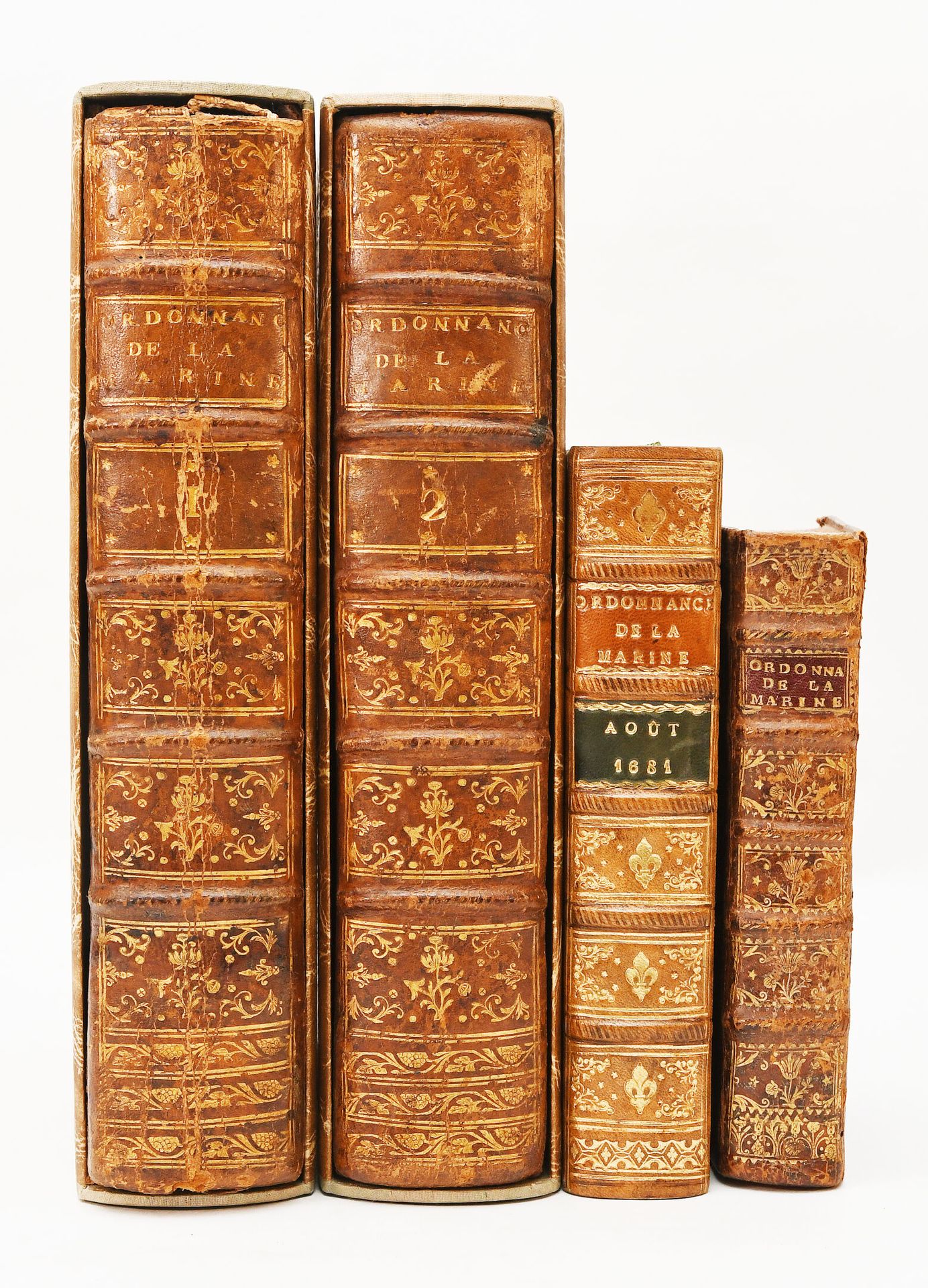 Null [旅行-海军]。[海军命令]。瓦林（R-J）。1681年8月海军法令的新评论。拉罗谢尔，Legier，1776年。2卷，4开本，basane，书脊有华&hellip;