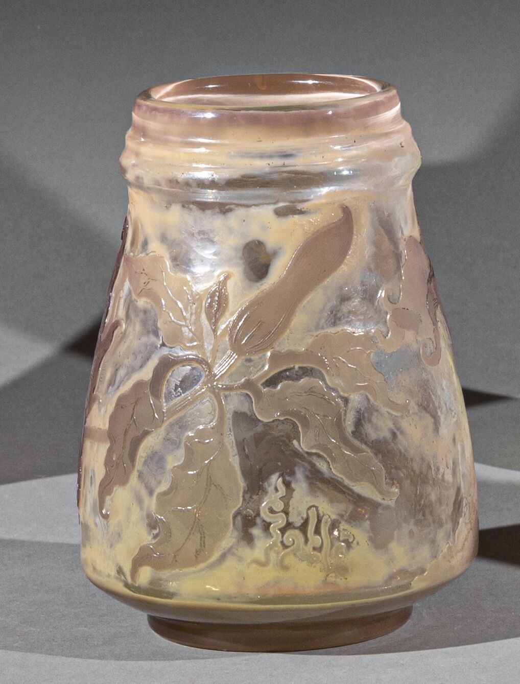 Null Émile GALLE (1846-1904) 
Eiförmige Vase mit beringtem Hals und kleinem Ring&hellip;