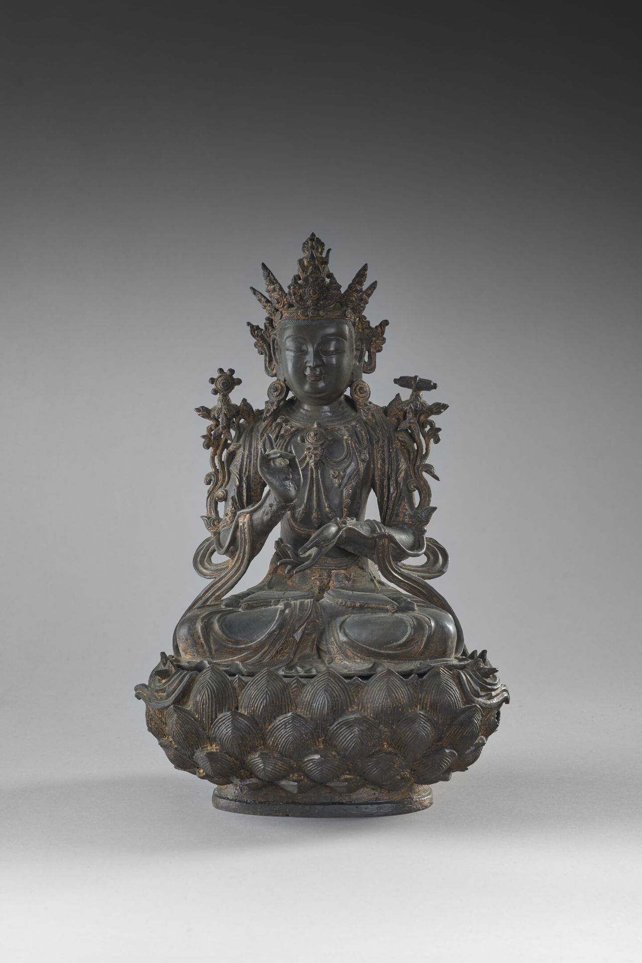 Null Chine, dynastie Ming, XVIIe siècle
Statue de bodhisattva en bronze assis en&hellip;