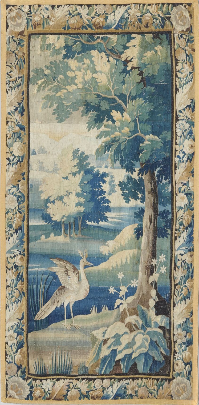 Null 两块奥布松挂毯的碎片，装饰着灌木丛中的涉水者，边框装饰着树叶和花朵
18世纪
H.242厘米 - 宽132厘米 PFD 
重要的修复工作，有衬里