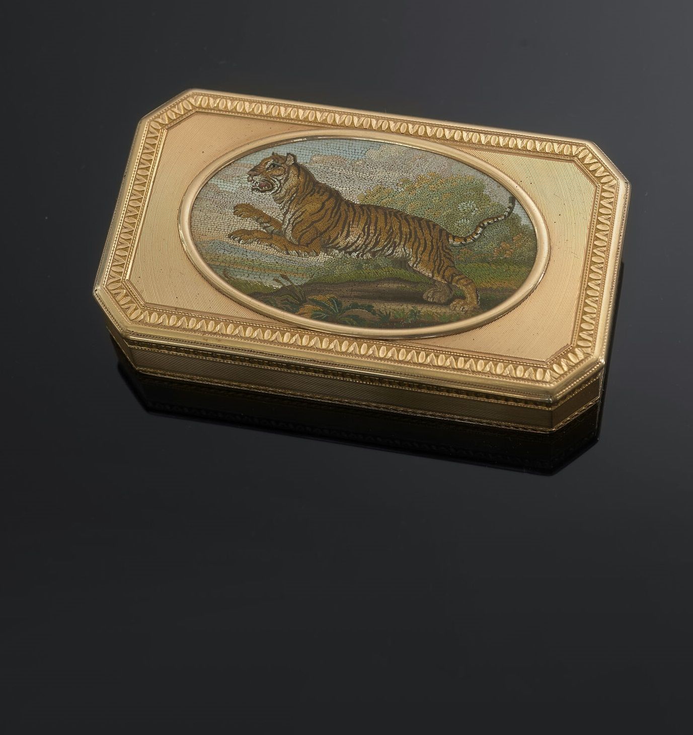Null Notable caja rectangular de oro de 18 quilates (750‰) con lados tallados, b&hellip;