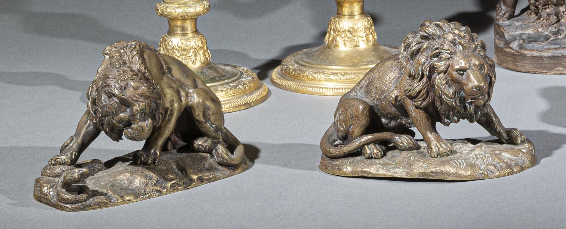 Null 安托万-路易-巴耶之后
静止的狮子和与蛇搏斗的狮子
两件青铜凿刻和鎏金的样板
19世纪
长17厘米
已磨损