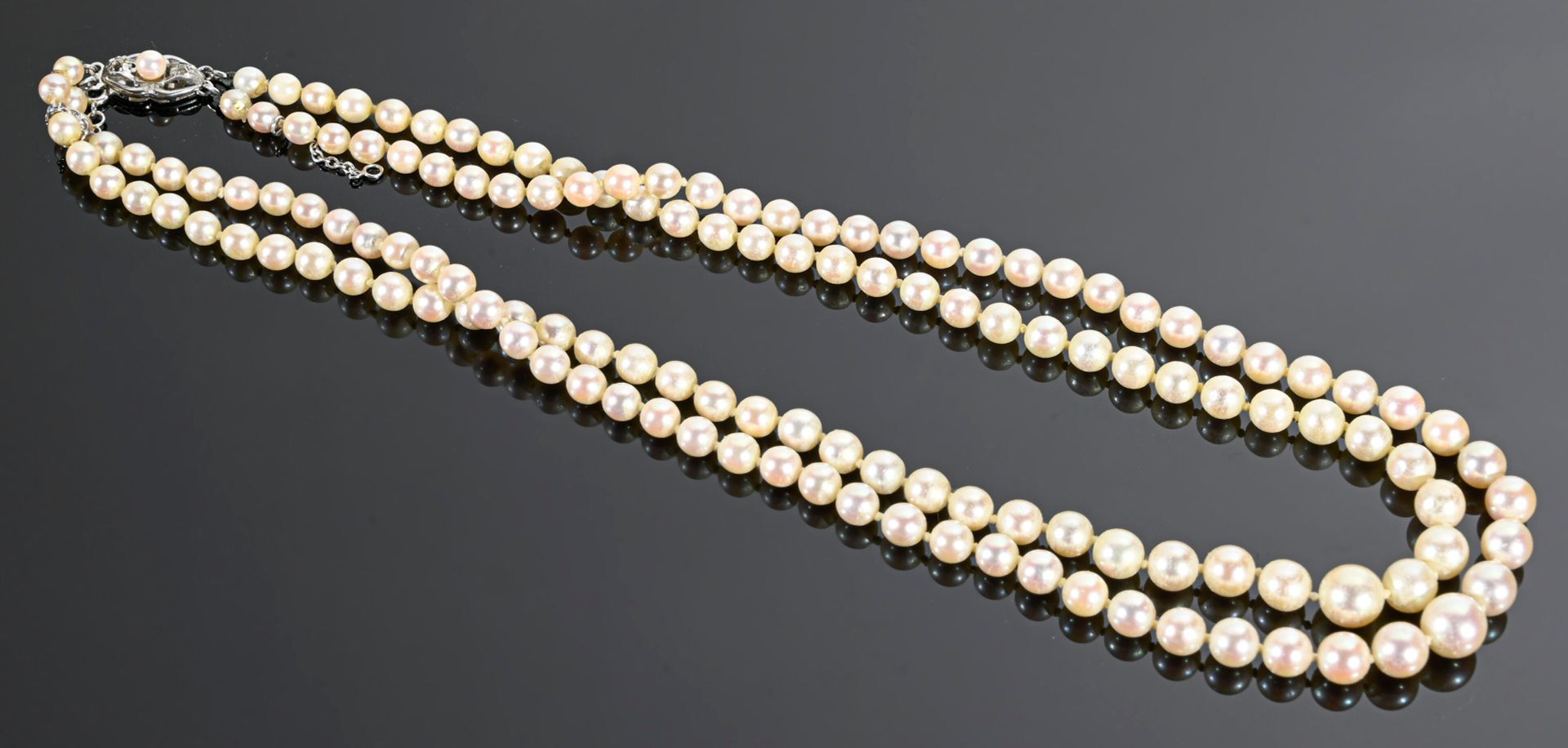 Null Collier à double rangs de perles de culture en chute (diamètres : 4.1 à 8 m&hellip;