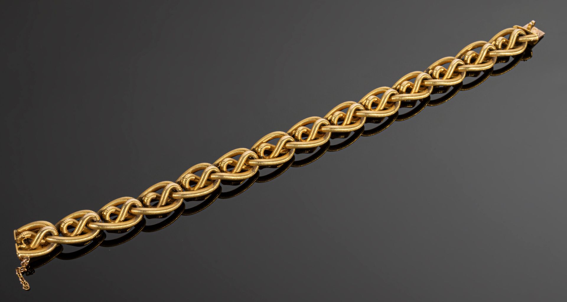 Null Bracelet en or jaune 18K (750°/°°) à maillons articulés striés ovales agrém&hellip;
