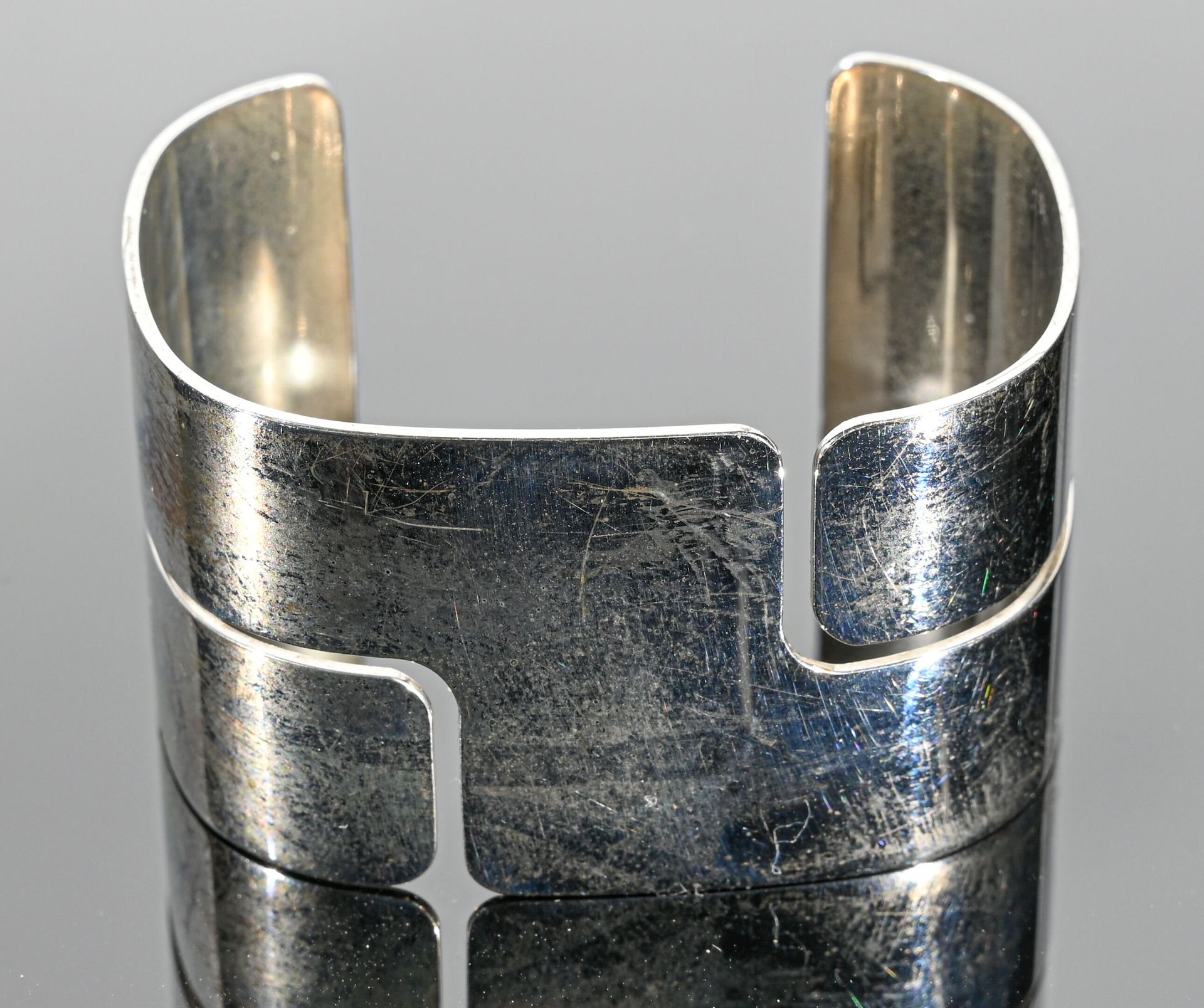 Null DINH VAN
Bracelet manchette semi rigide en argent (925°/°°) lisse, collecti&hellip;