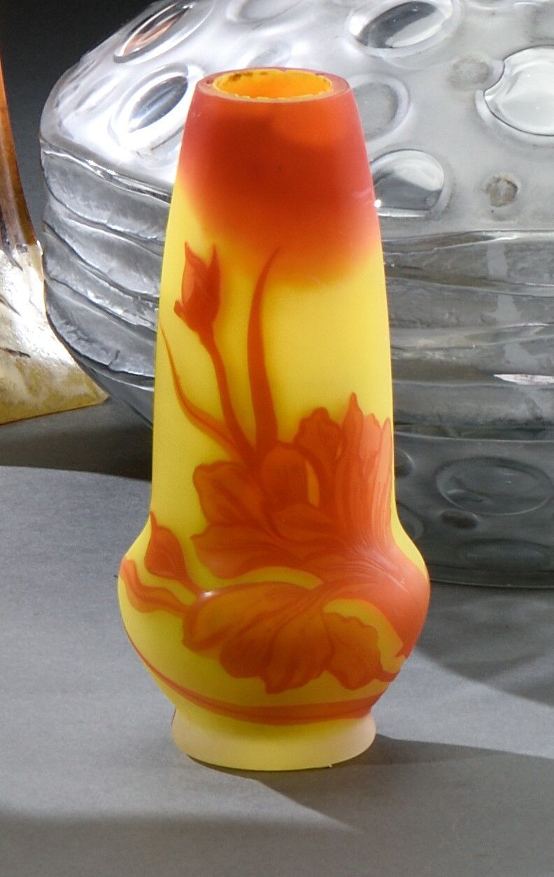Null Michel MALHERBE - NANCY
Vase à corps tubulaire renflé et col ouvert sur pet&hellip;